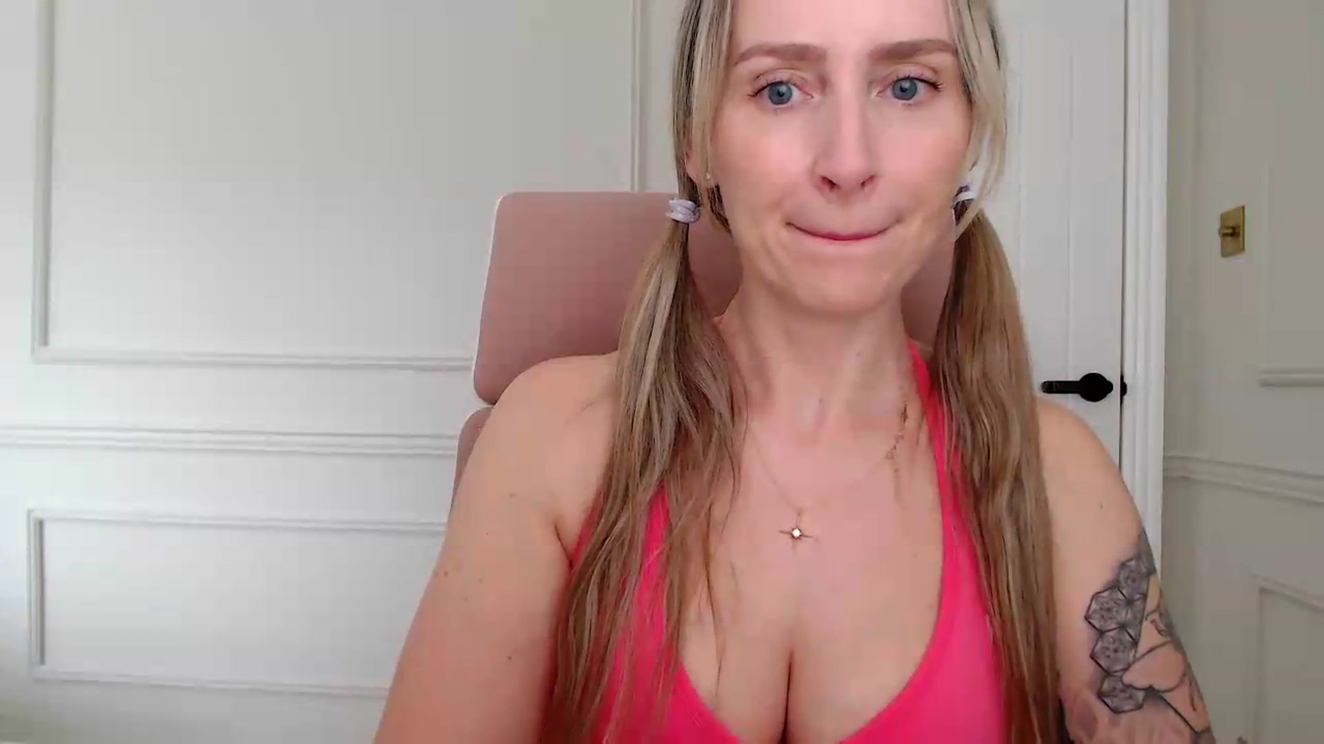 Gallery image thumbnail from Boob_Jiggler's myfreecams stream on, 05/14/2026, 13:26 image 4 of 20