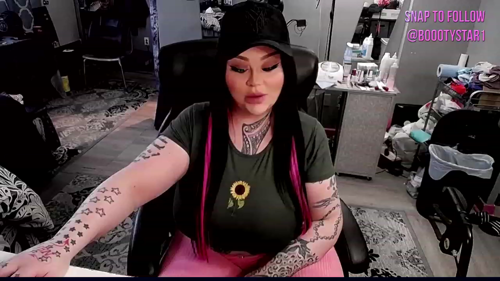 Gallery image thumbnail from BoootySTAR's myfreecams stream on, 01/02/2023, 21:53 image 3 of 20