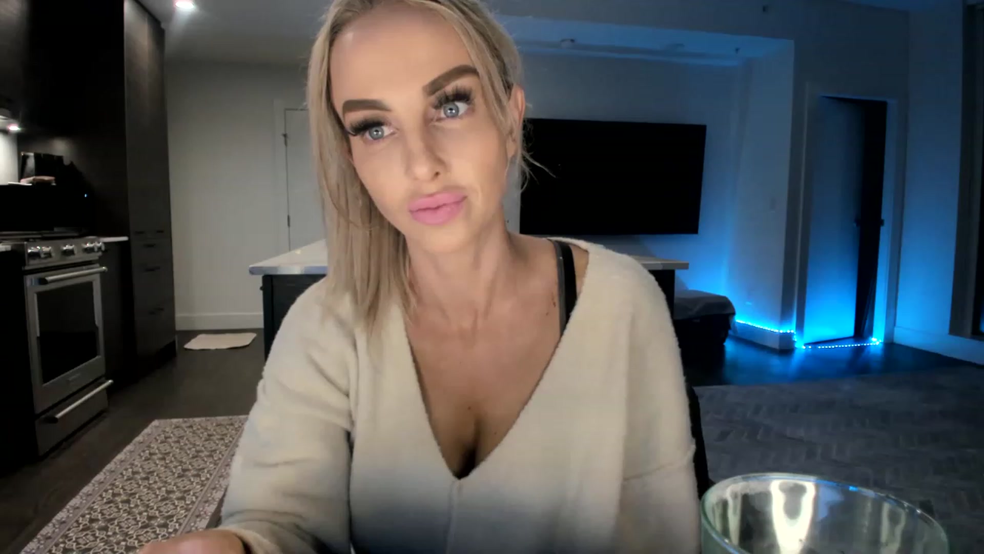 Gallery image thumbnail from Boots10's myfreecams stream on, 02/10/2023, 05:59 image 1 of 20