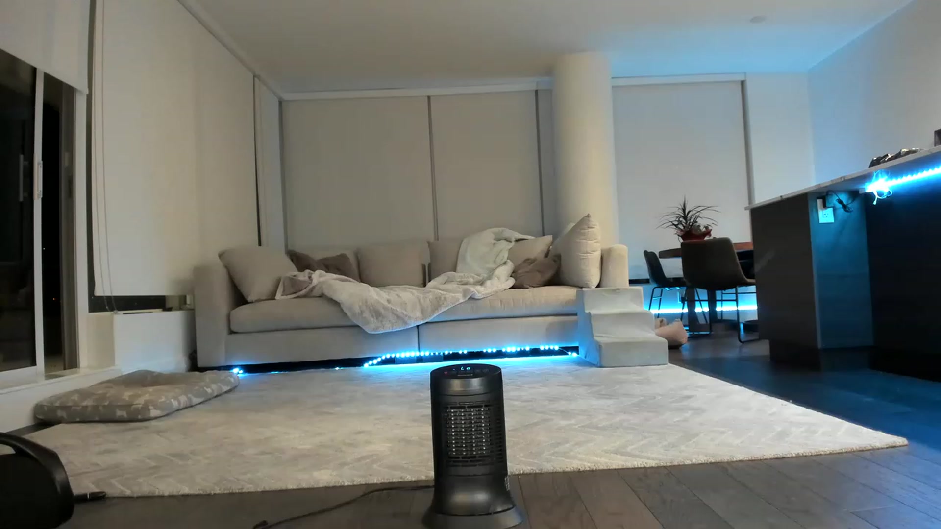 Gallery image thumbnail from Boots10's myfreecams stream on, 02/19/2023, 03:52 image 11 of 20