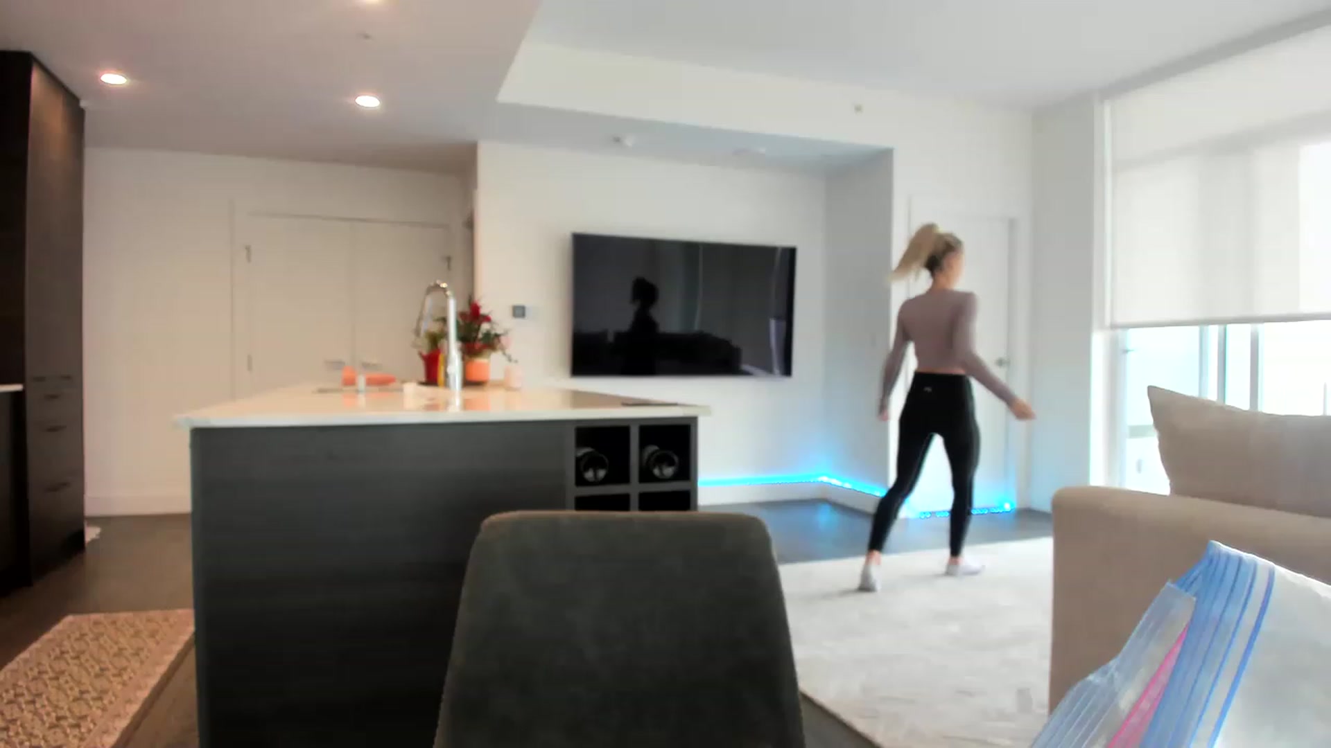 Gallery image thumbnail from Boots10's myfreecams stream on, 02/28/2023, 21:40 image 1 of 20