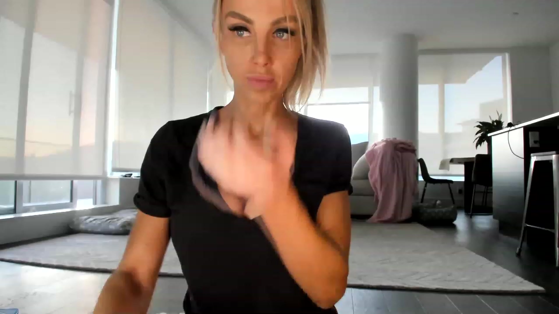 Gallery image thumbnail from BootsNHoes's myfreecams stream on, 03/22/2023, 02:48 image 2 of 20