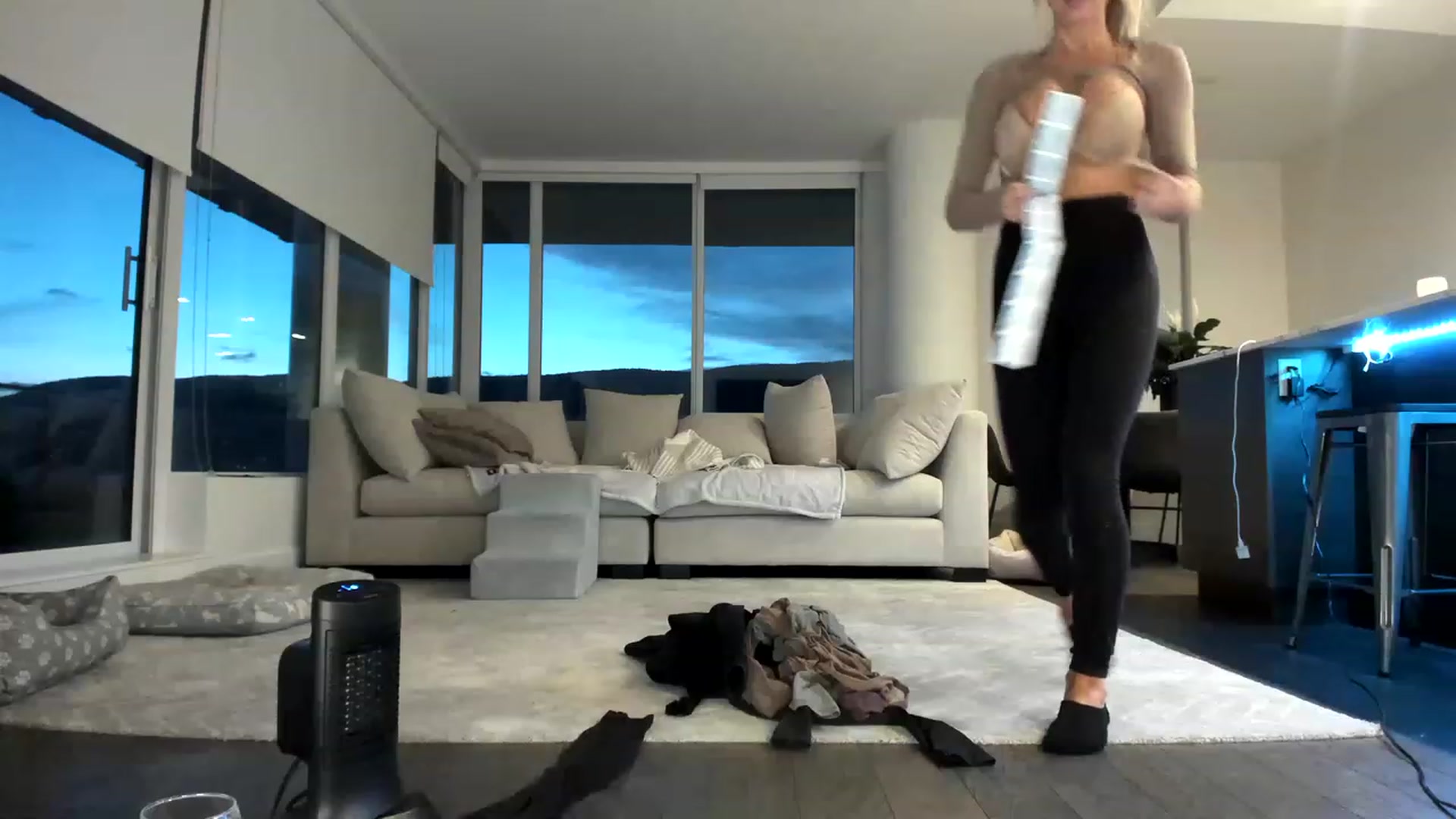 Gallery image thumbnail from BootsNHoes's myfreecams stream on, 03/24/2023, 03:18 image 5 of 20