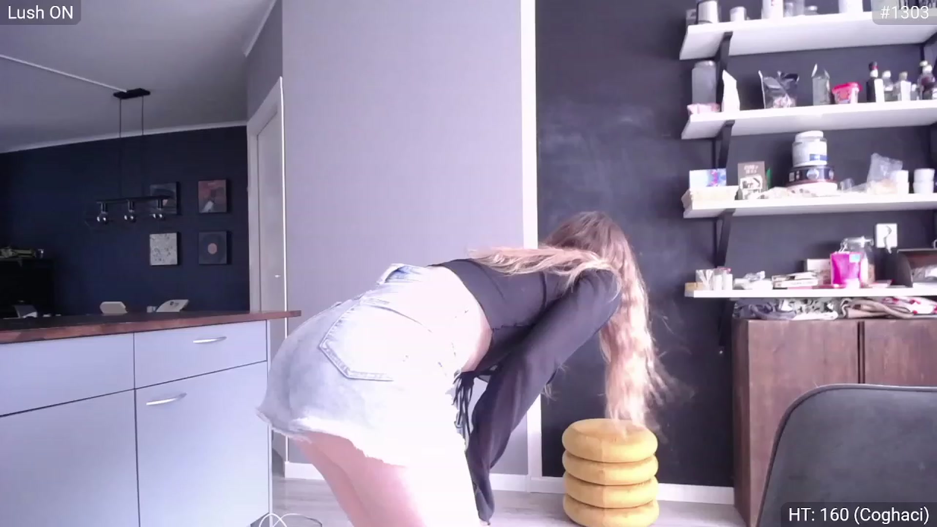 Gallery image thumbnail from Bootysaur's myfreecams stream on, 02/20/2024, 12:10 image 10 of 20