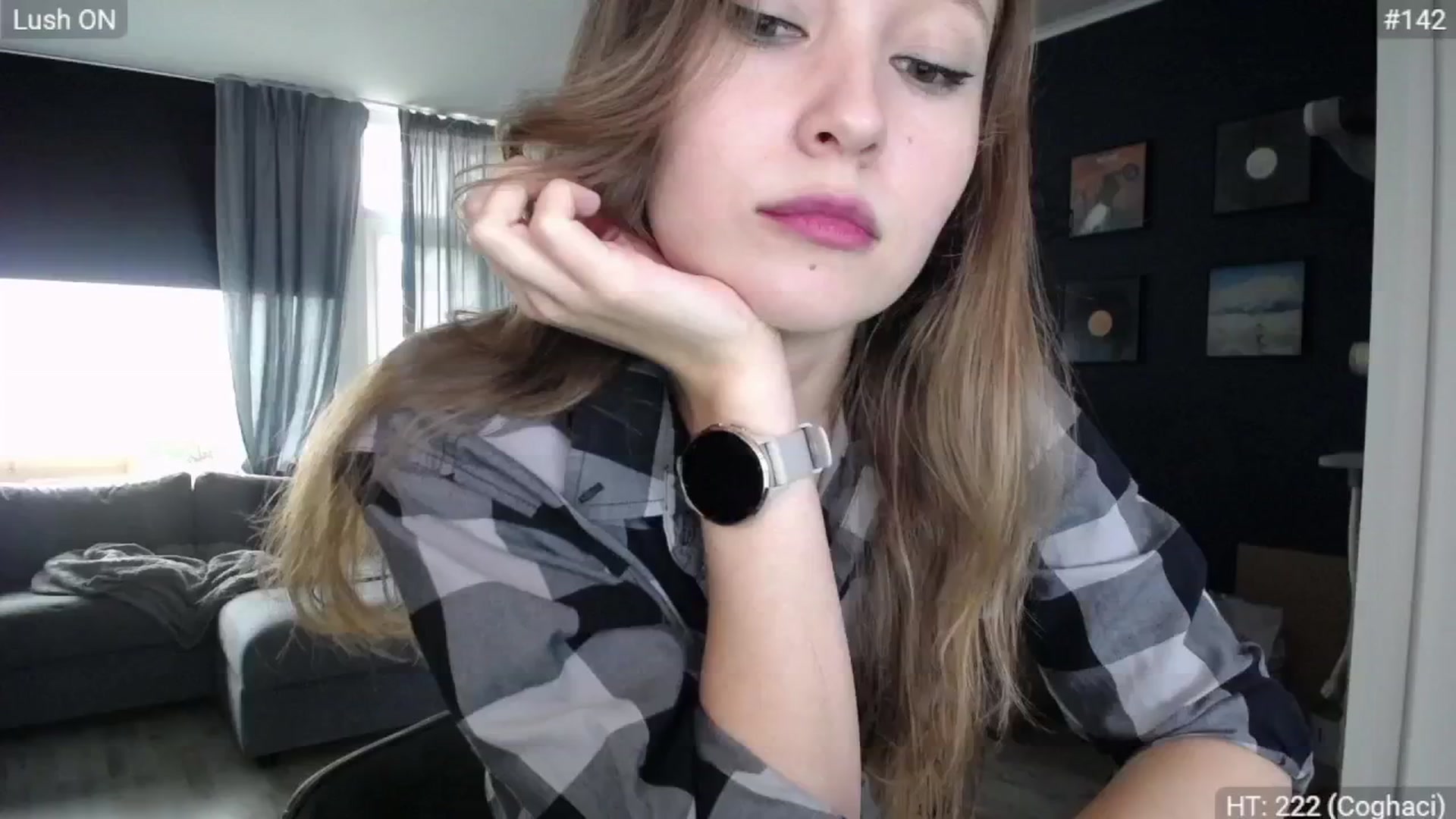 Gallery image thumbnail from Bootysaur's myfreecams stream on, 10/23/2024, 13:17 image 10 of 20