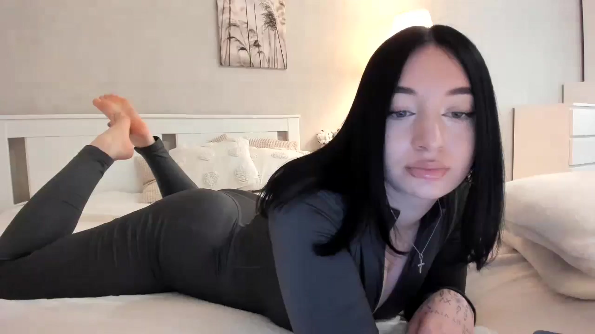 Gallery image thumbnail from BoredRoom's myfreecams stream on, 05/20/2024, 08:43 image 8 of 20