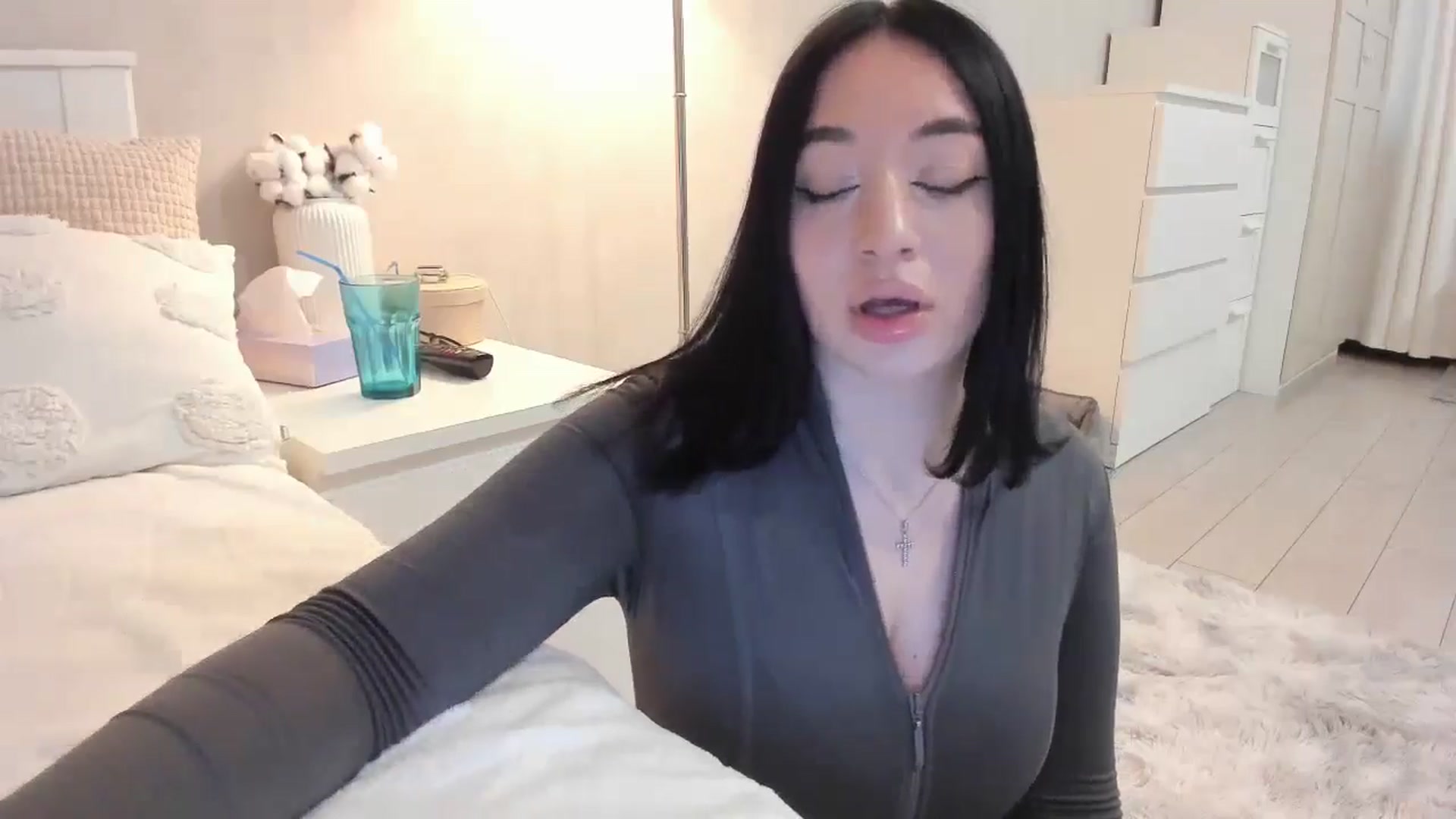 Gallery image thumbnail from BoredRoom's myfreecams stream on, 05/20/2024, 13:32 image 12 of 20