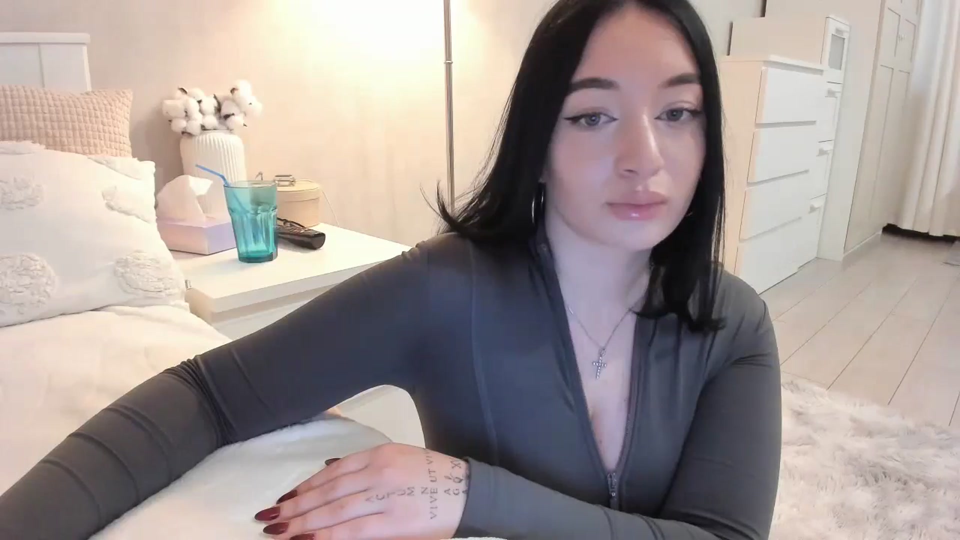 Gallery image thumbnail from BoredRoom's myfreecams stream on, 05/20/2024, 13:32 image 13 of 20