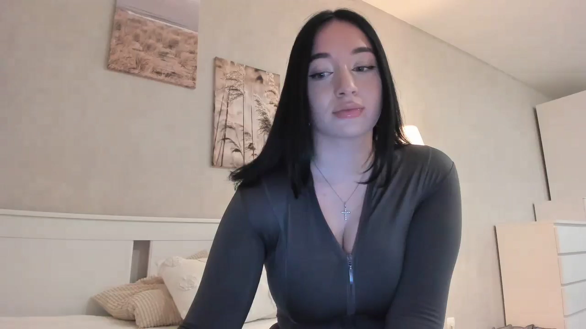 Gallery image thumbnail from BoredRoom's myfreecams stream on, 05/20/2024, 13:32 image 2 of 20