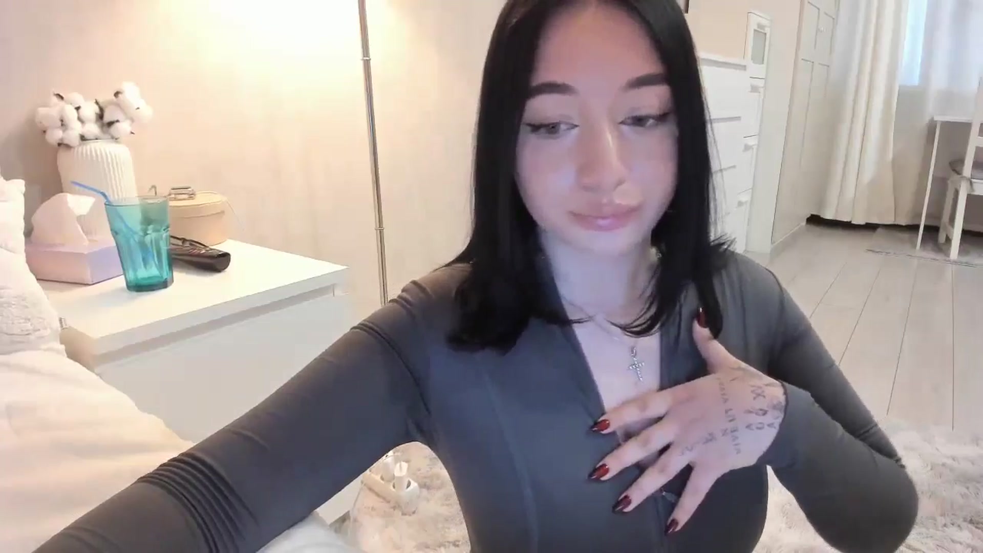 Gallery image thumbnail from BoredRoom's myfreecams stream on, 05/20/2024, 13:32 image 18 of 20