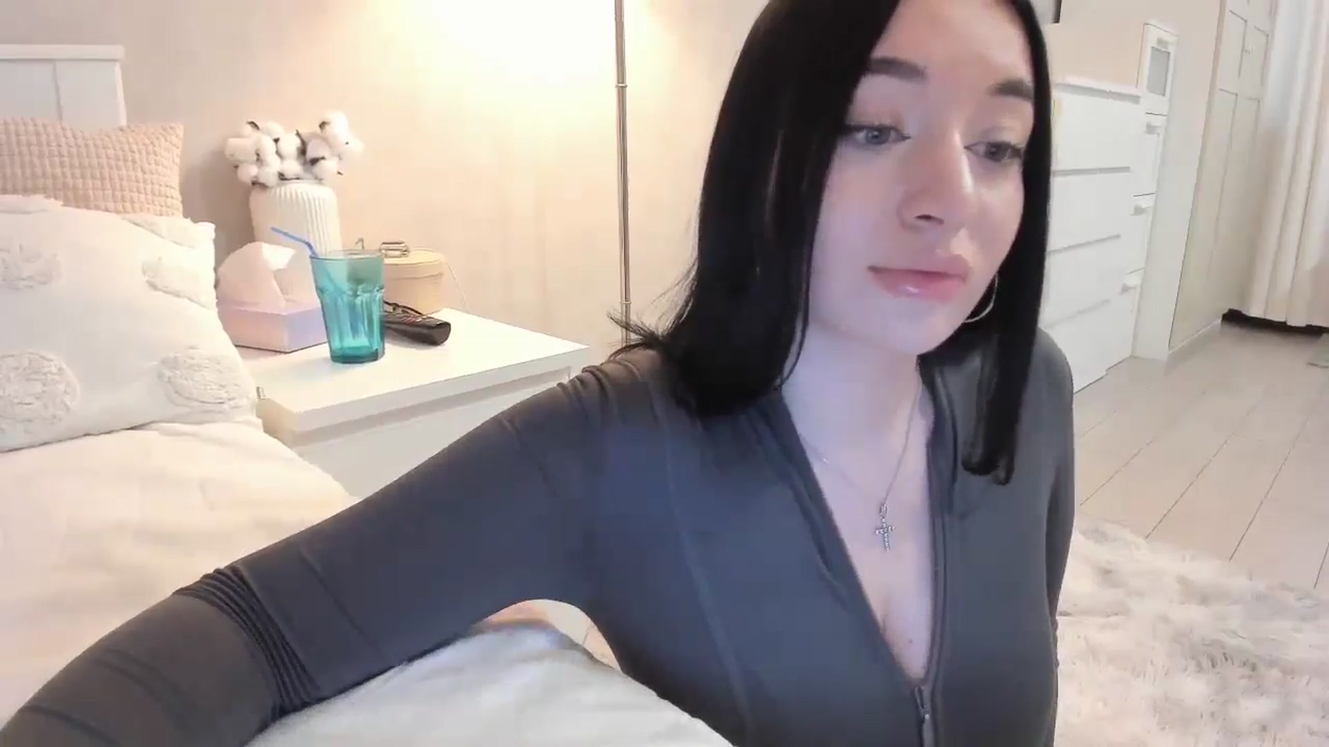 Gallery image thumbnail from BoredRoom's myfreecams stream on, 05/20/2024, 13:32 image 14 of 20