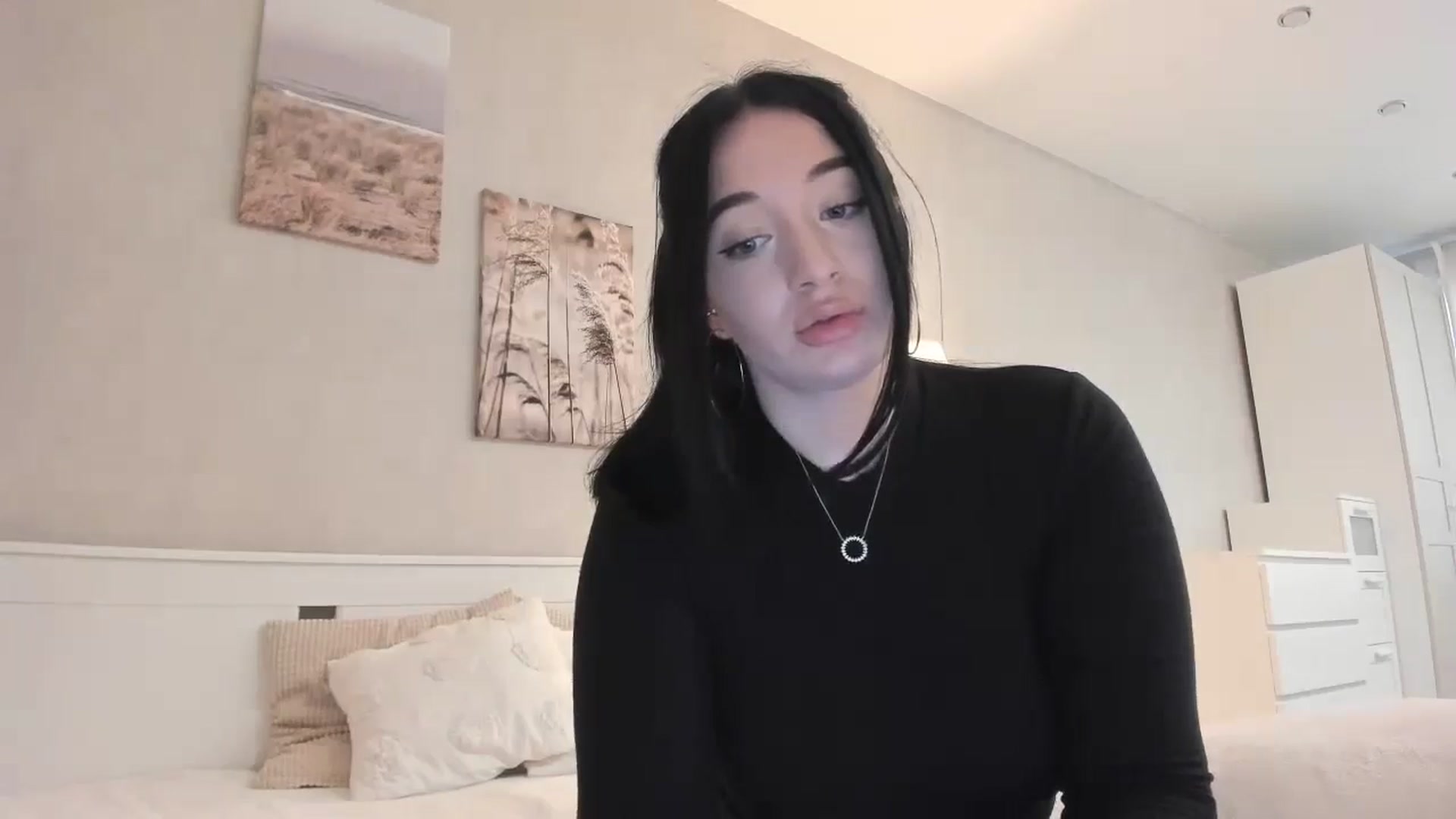 Gallery image thumbnail from BoredRoom's myfreecams stream on, 05/22/2024, 10:22 image 19 of 20