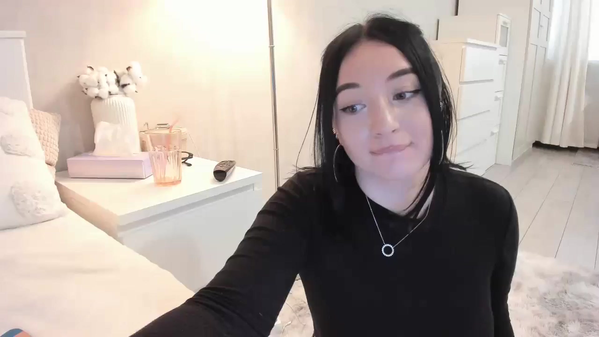Gallery image thumbnail from BoredRoom's myfreecams stream on, 05/22/2024, 10:22 image 13 of 20