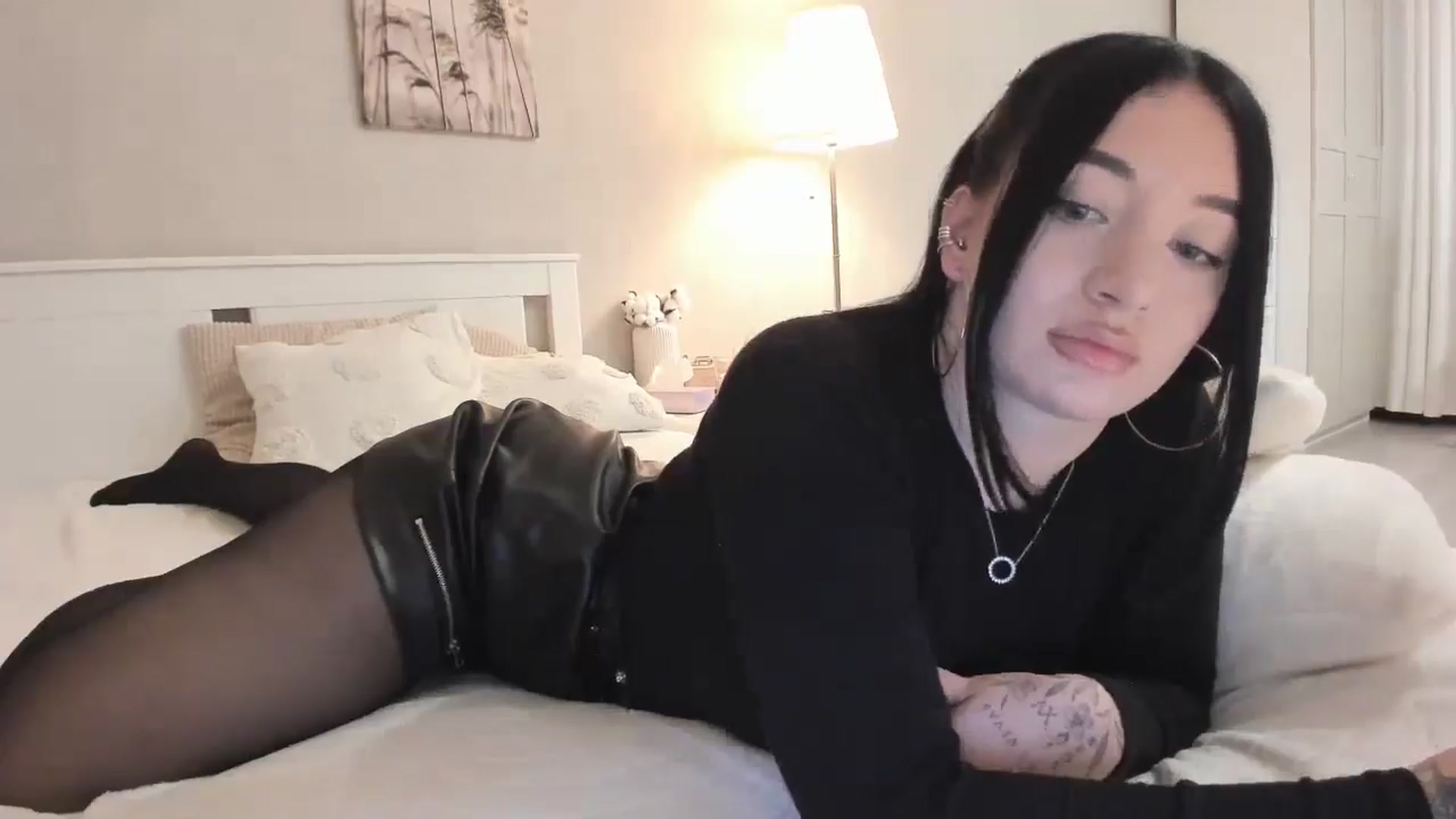Gallery image thumbnail from BoredRoom's myfreecams stream on, 05/22/2024, 14:03 image 15 of 20
