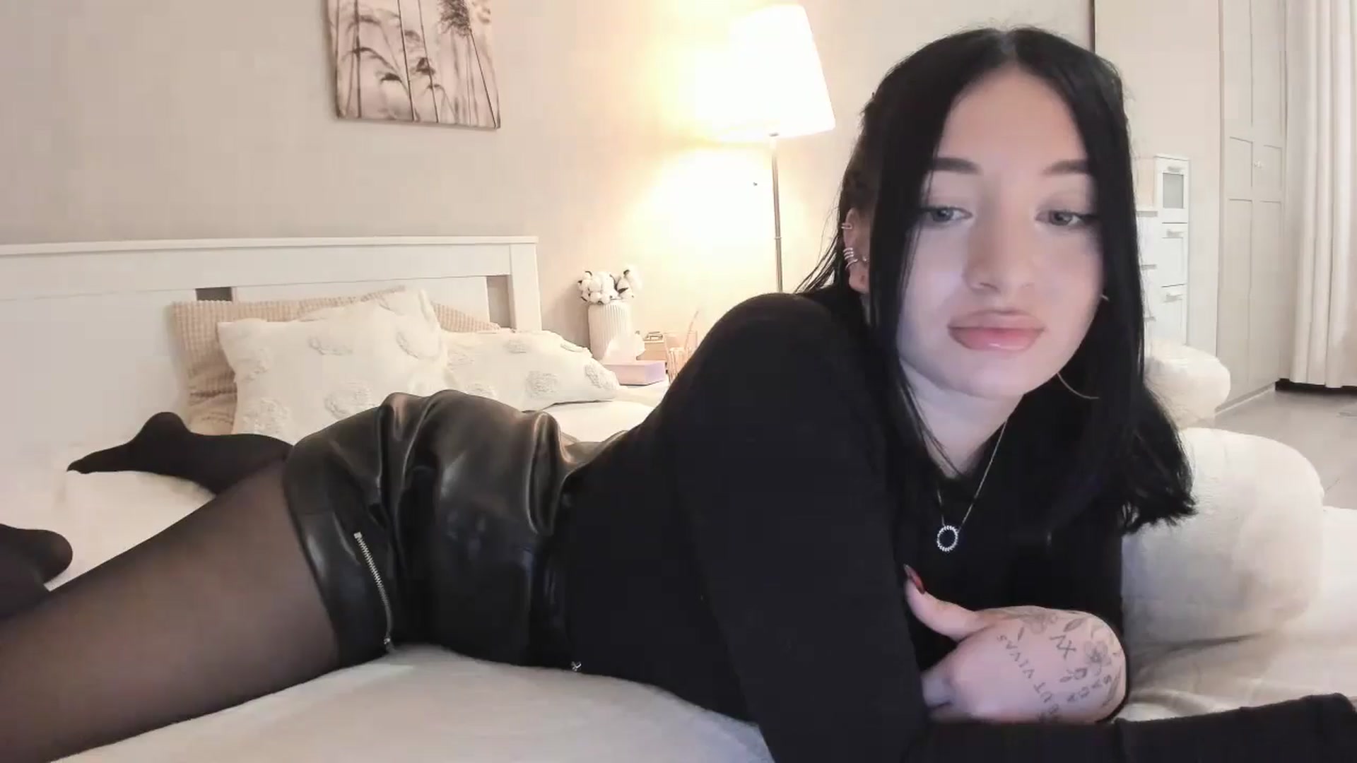 Gallery image thumbnail from BoredRoom's myfreecams stream on, 05/22/2024, 14:03 image 13 of 20