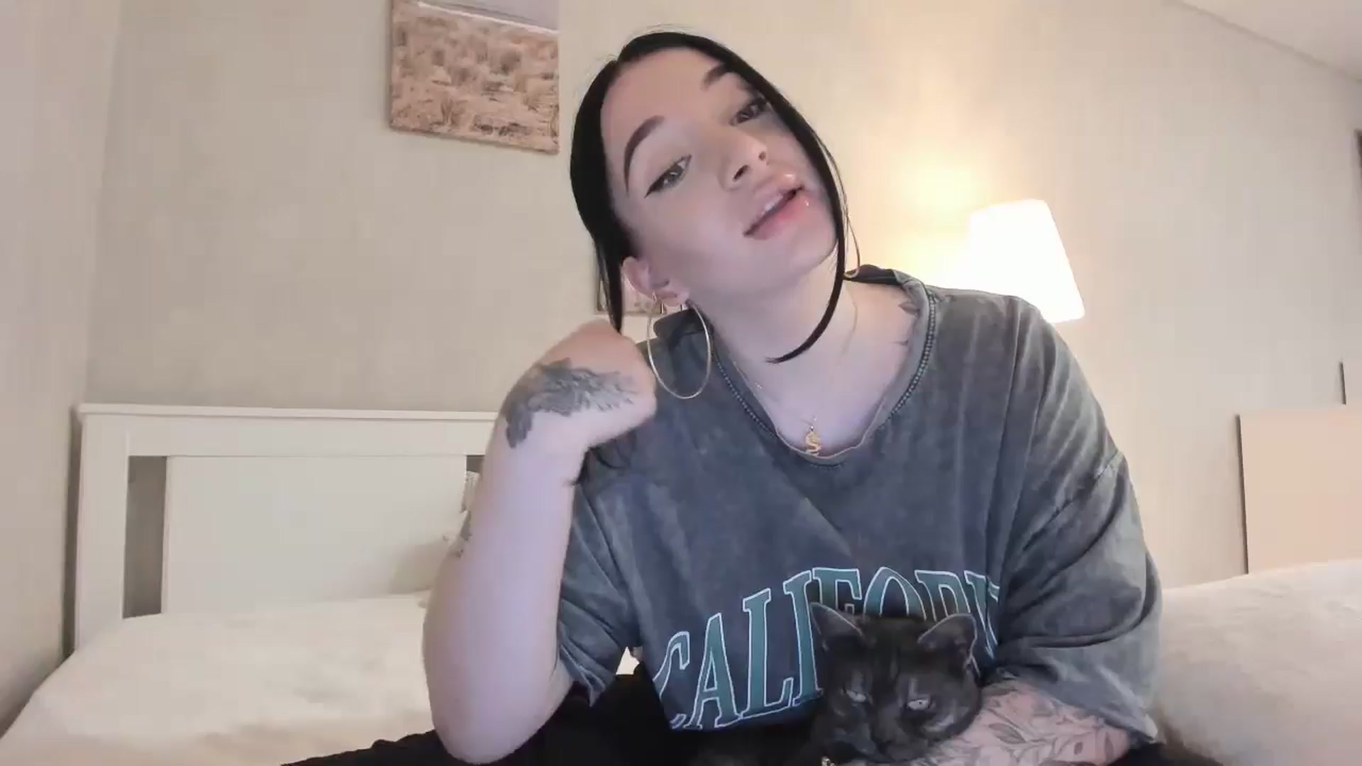 Gallery image thumbnail from BoredRoom's myfreecams stream on, 05/23/2024, 09:03 image 9 of 20