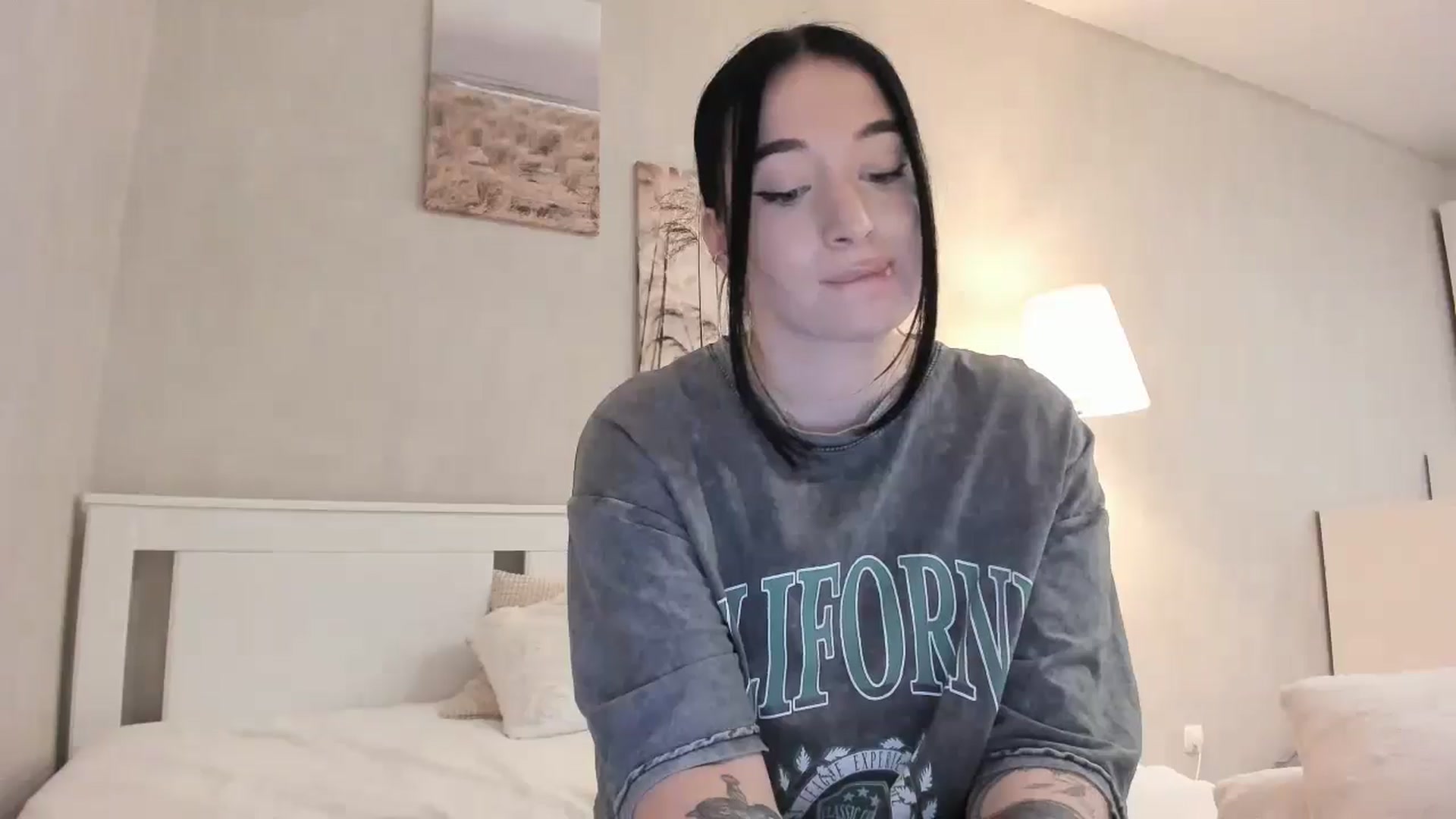 Gallery image thumbnail from BoredRoom's myfreecams stream on, 05/23/2024, 09:03 image 20 of 20