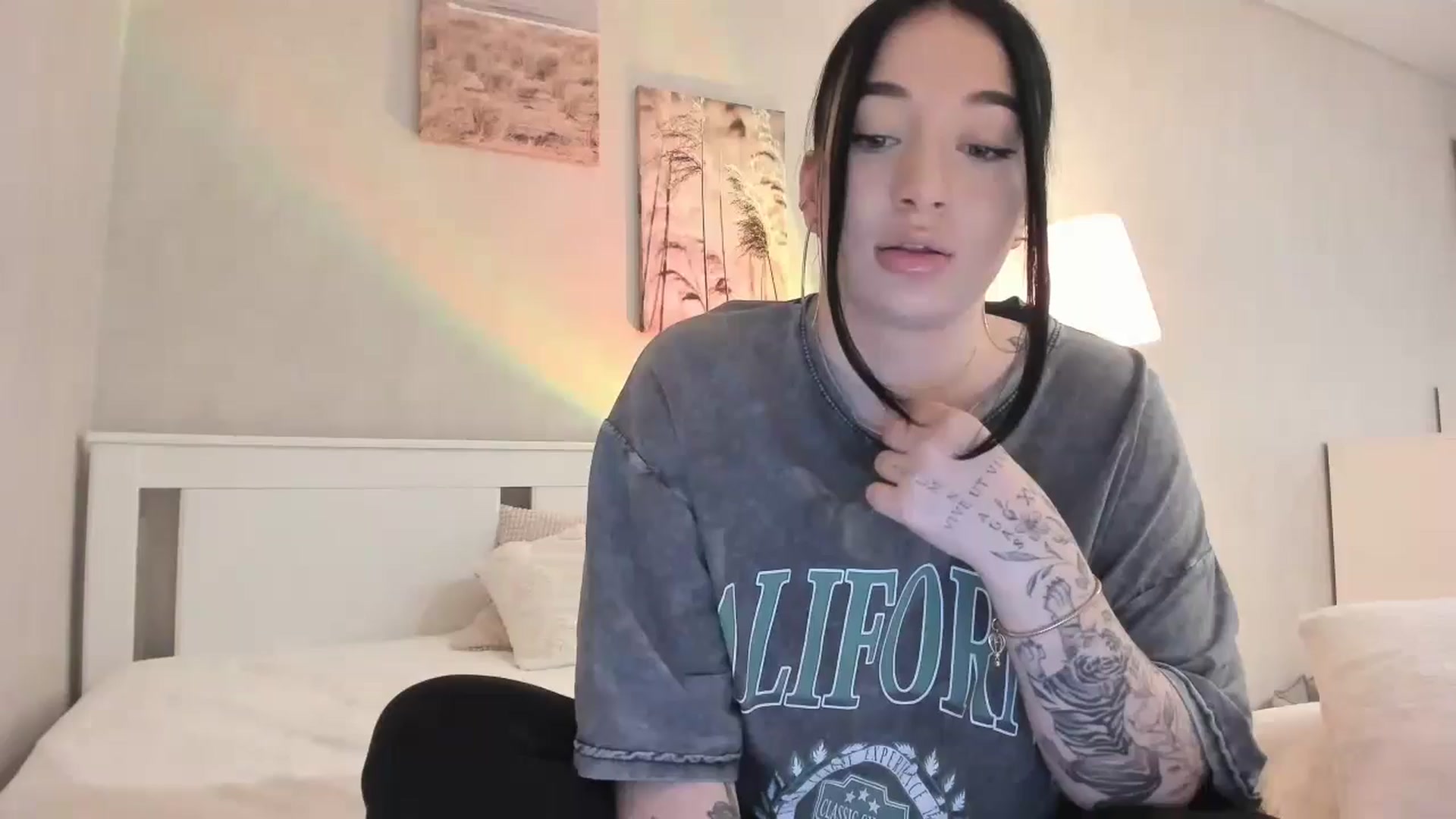 Gallery image thumbnail from BoredRoom's myfreecams stream on, 05/23/2024, 09:03 image 16 of 20