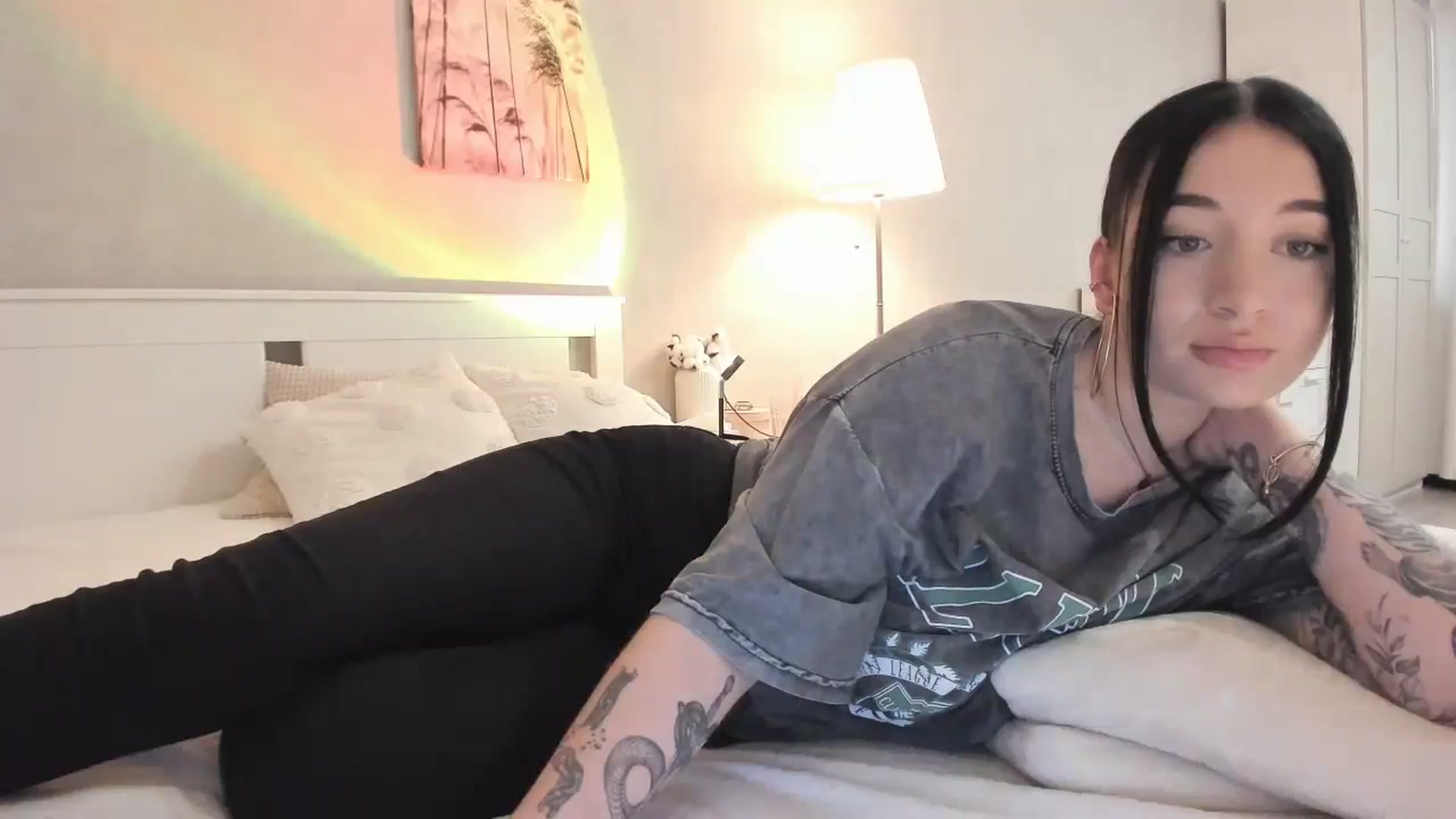 Gallery image thumbnail from BoredRoom's myfreecams stream on, 05/23/2024, 09:03 image 2 of 20