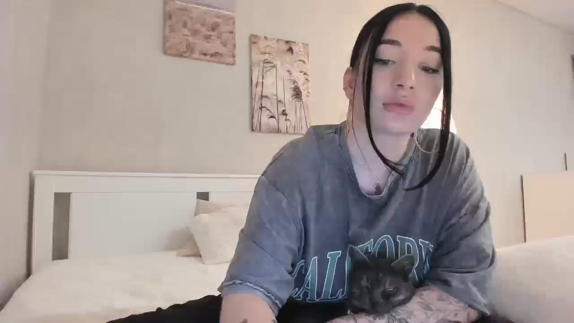 Gallery image thumbnail from BoredRoom's myfreecams stream on, 05/23/2024, 09:03 image 8 of 20