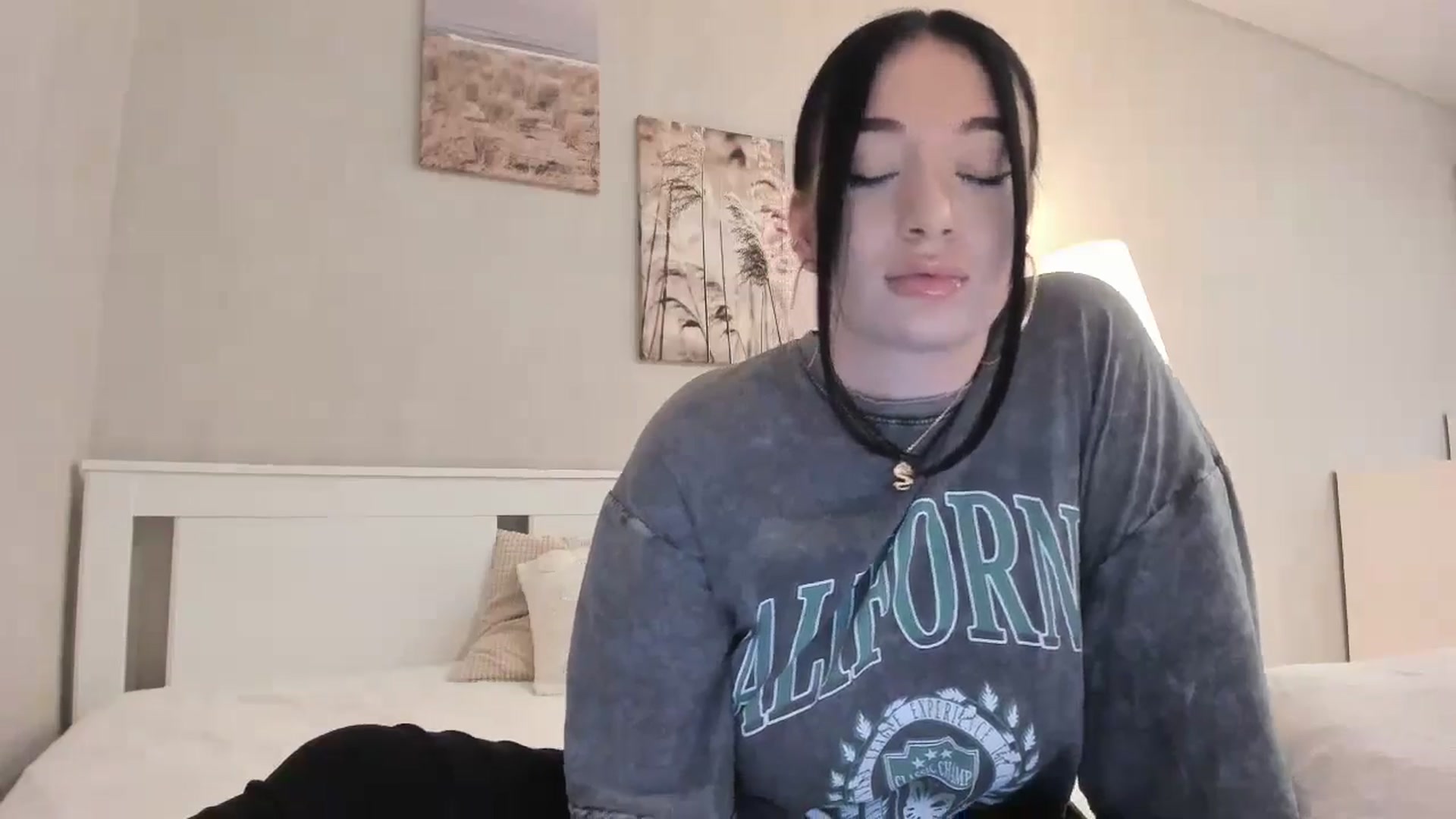 Gallery image thumbnail from BoredRoom's myfreecams stream on, 05/23/2024, 10:48 image 7 of 20