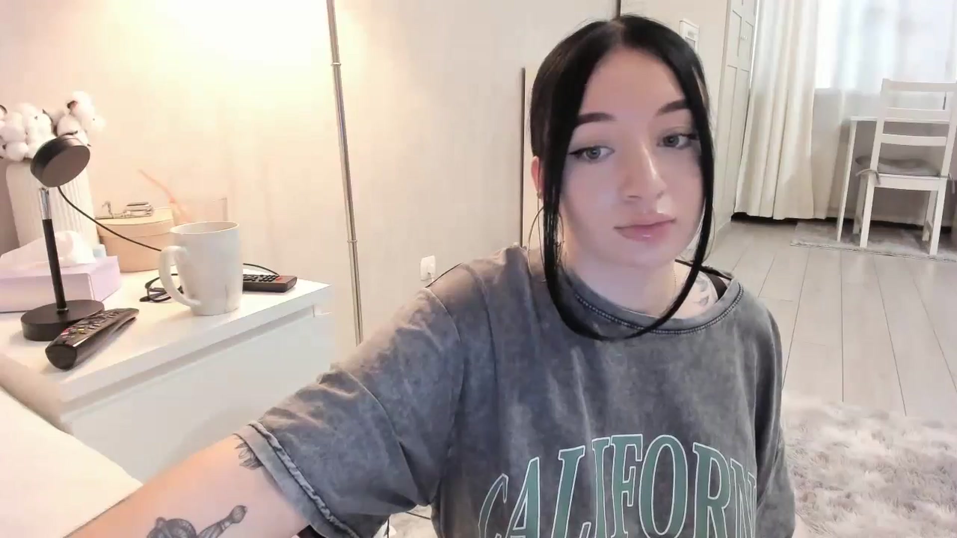Gallery image thumbnail from BoredRoom's myfreecams stream on, 05/23/2024, 10:48 image 15 of 20