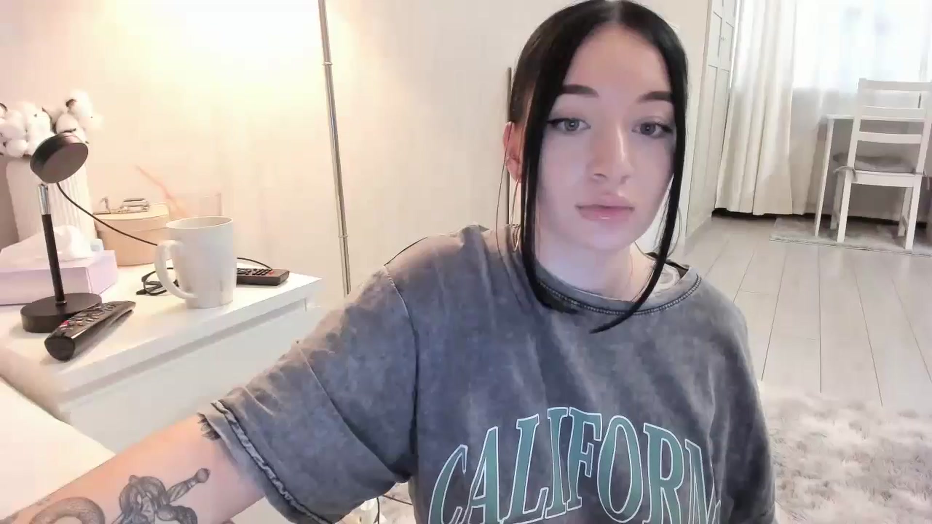 Gallery image thumbnail from BoredRoom's myfreecams stream on, 05/23/2024, 10:48 image 16 of 20