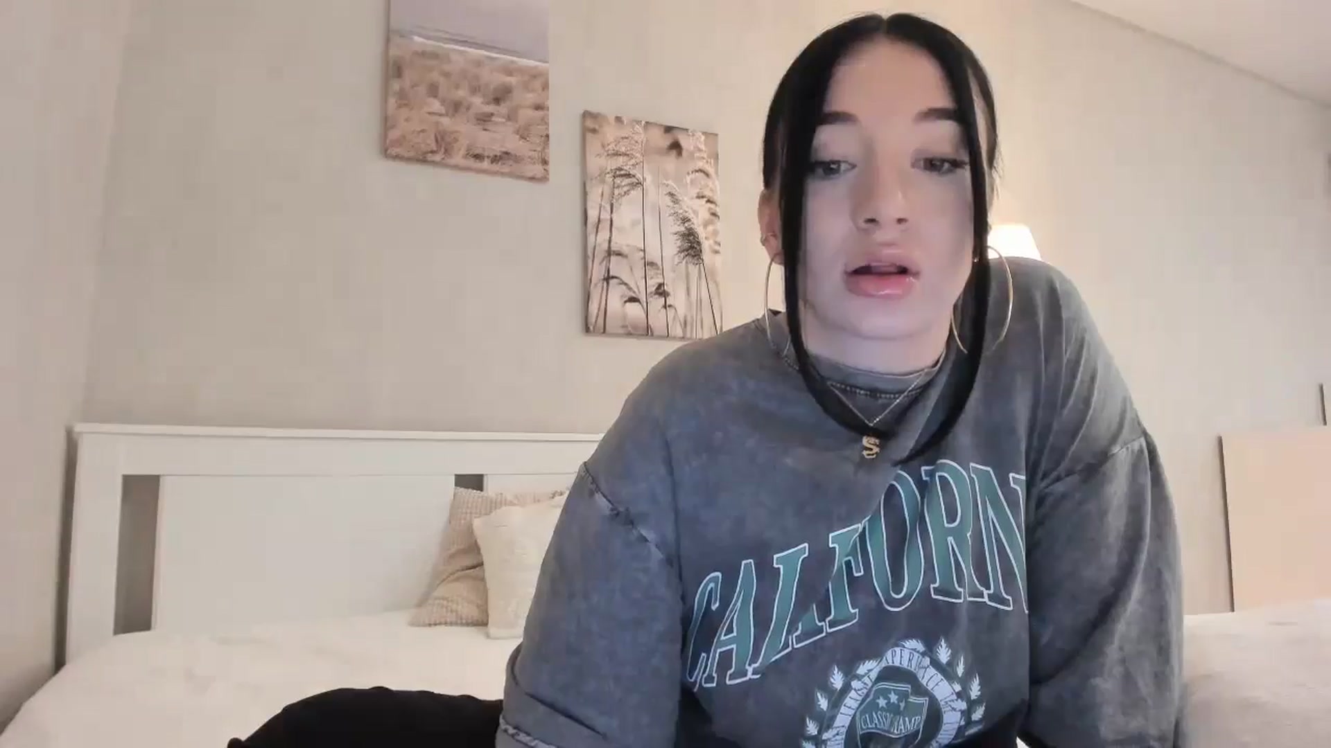 Gallery image thumbnail from BoredRoom's myfreecams stream on, 05/23/2024, 10:48 image 9 of 20