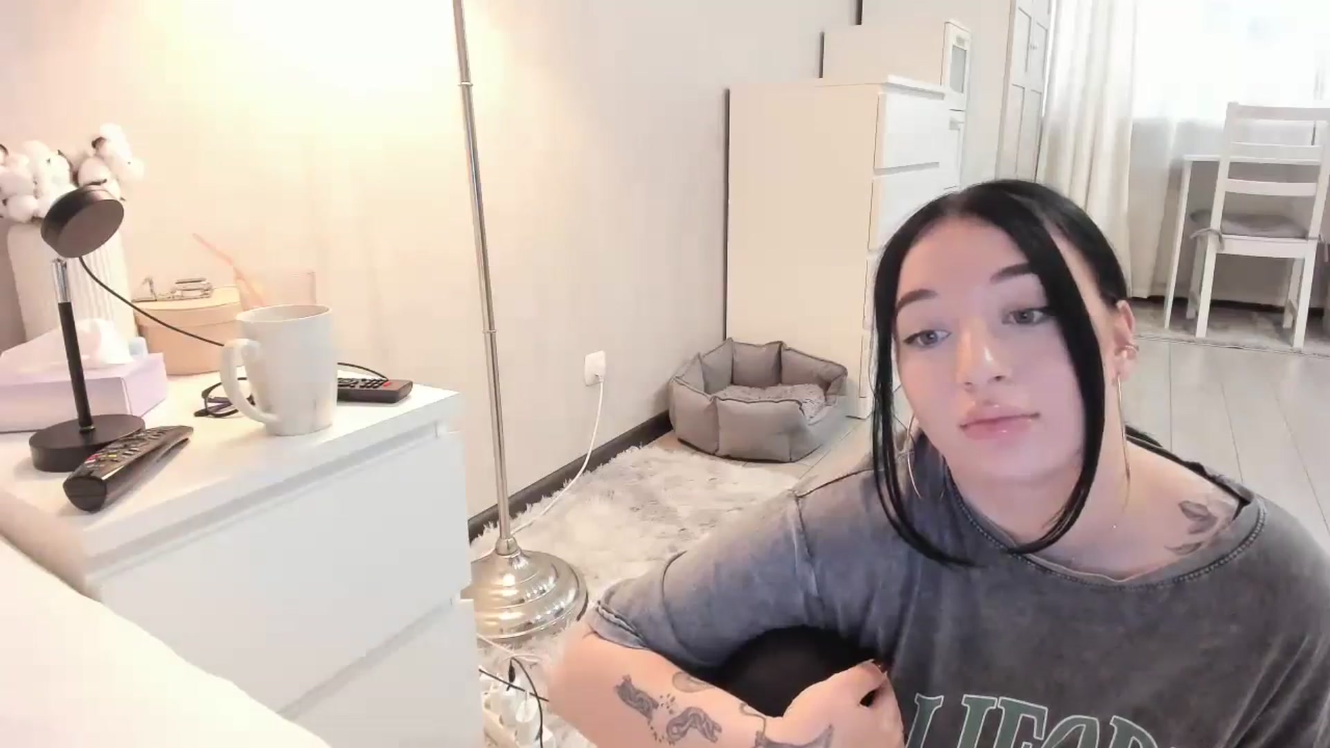 Gallery image thumbnail from BoredRoom's myfreecams stream on, 05/23/2024, 10:48 image 18 of 20