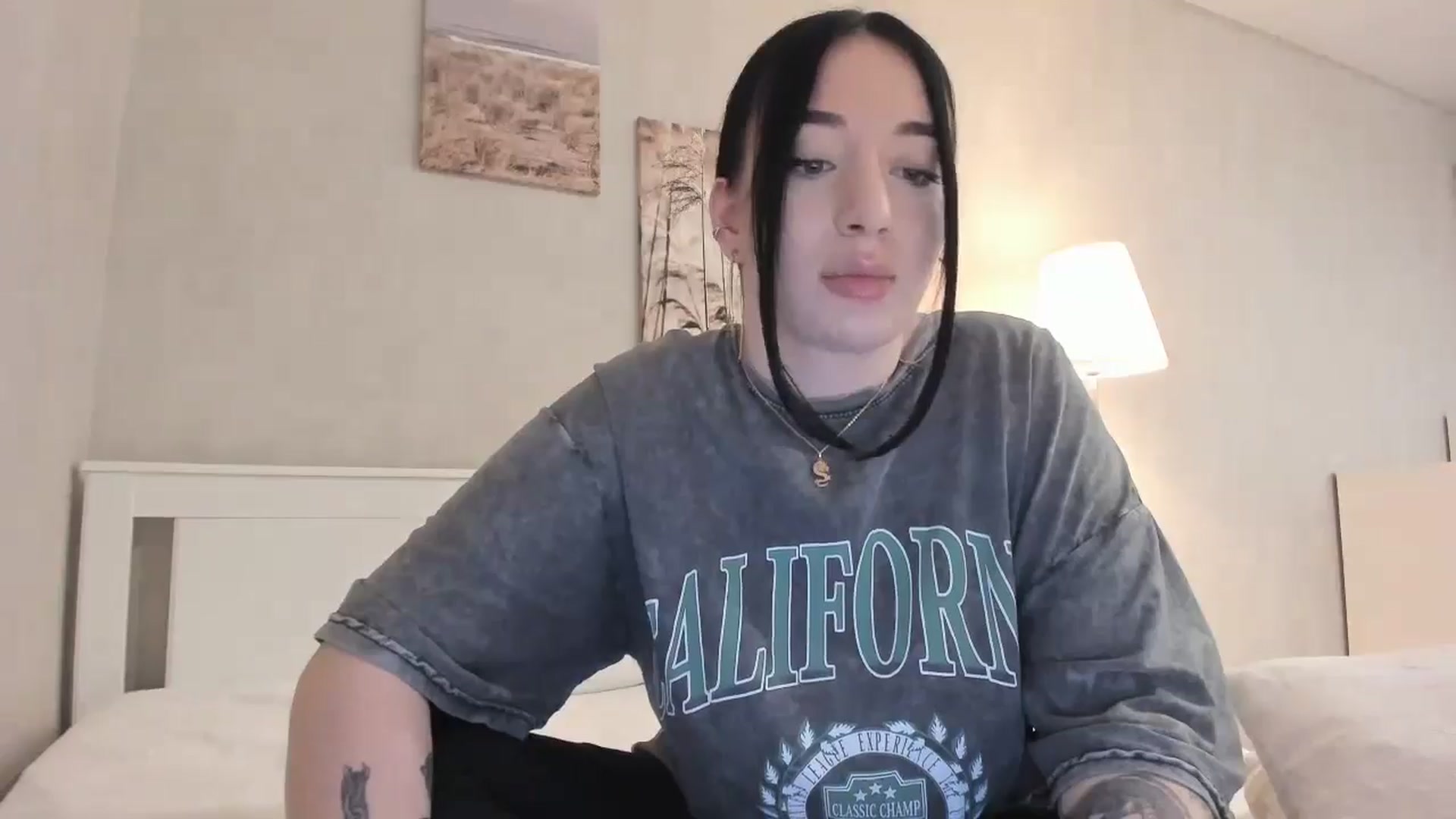 Gallery image thumbnail from BoredRoom's myfreecams stream on, 05/23/2024, 10:48 image 5 of 20