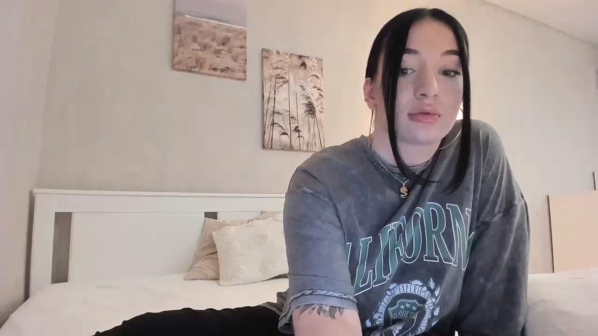 Gallery image thumbnail from BoredRoom's myfreecams stream on, 05/23/2024, 10:48 image 2 of 20