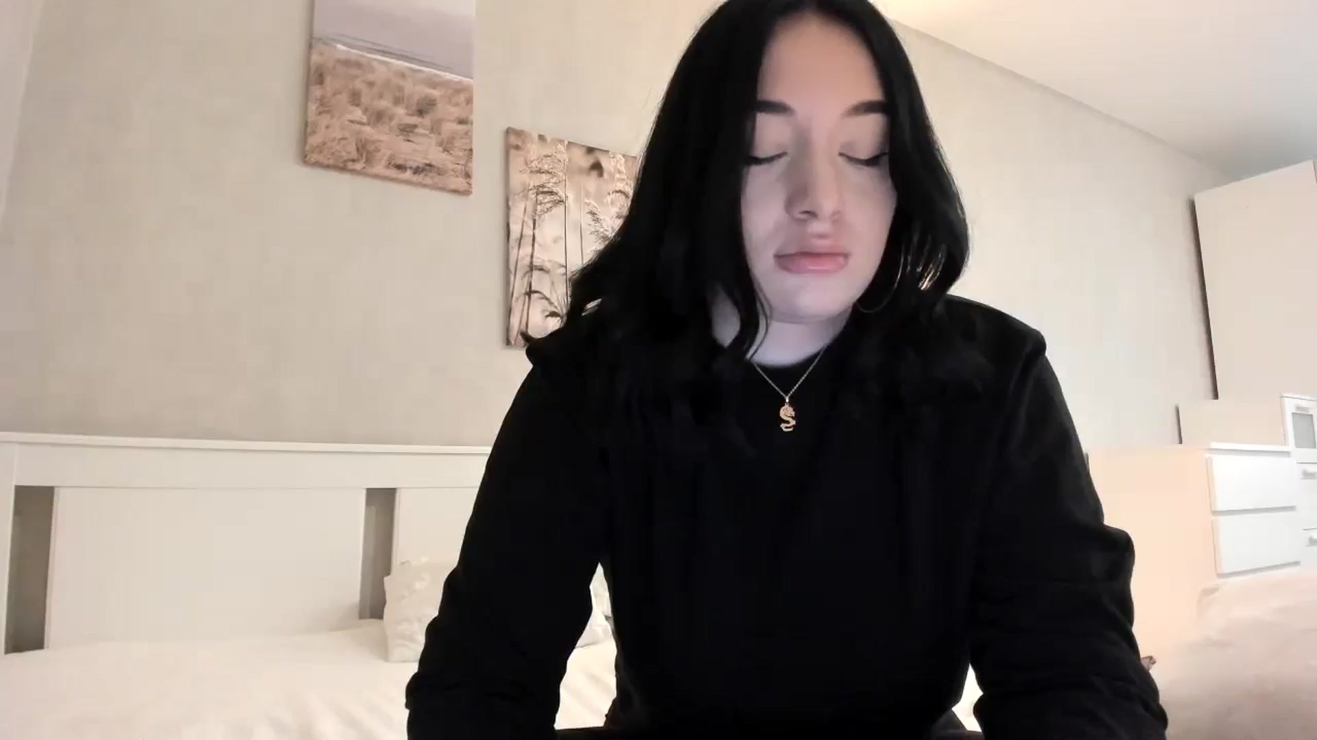 Gallery image thumbnail from BoredRoom's myfreecams stream on, 05/27/2024, 10:56 image 15 of 20