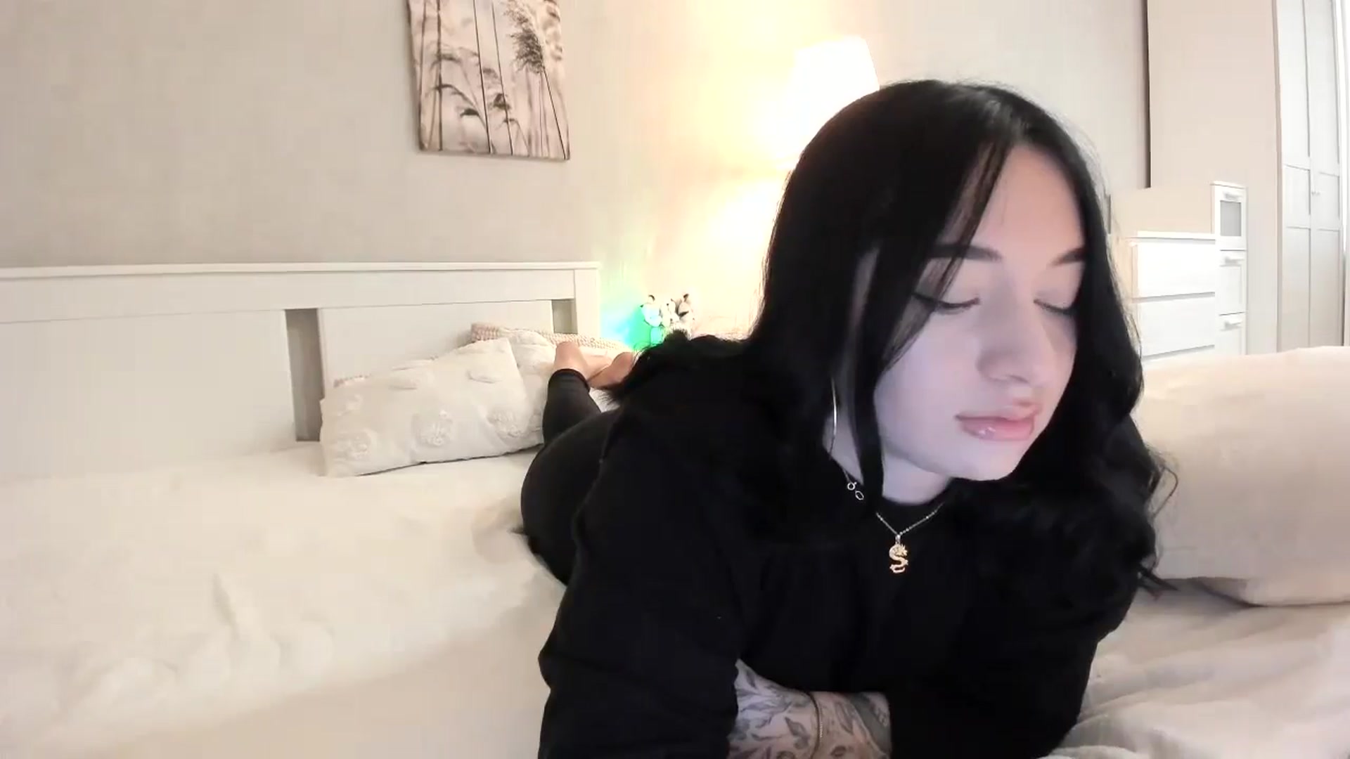 Gallery image thumbnail from BoredRoom's myfreecams stream on, 05/27/2024, 10:56 image 10 of 20