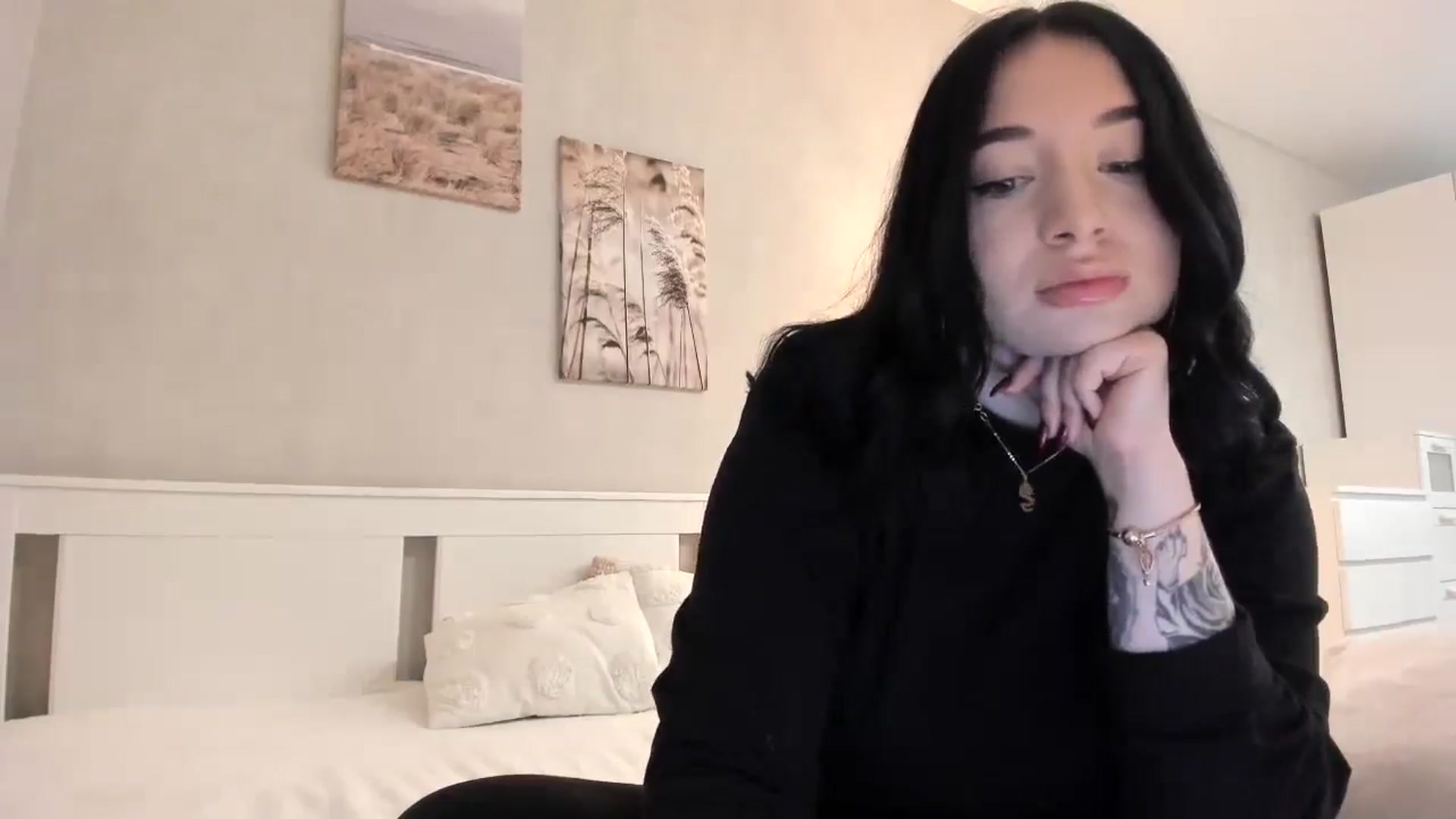 Gallery image thumbnail from BoredRoom's myfreecams stream on, 05/27/2024, 10:56 image 18 of 20