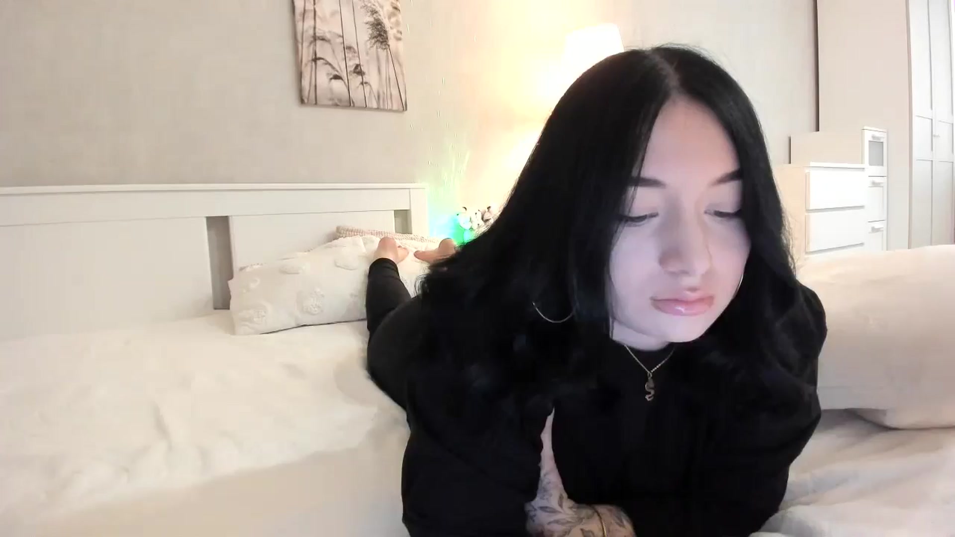 Gallery image thumbnail from BoredRoom's myfreecams stream on, 05/27/2024, 10:56 image 8 of 20