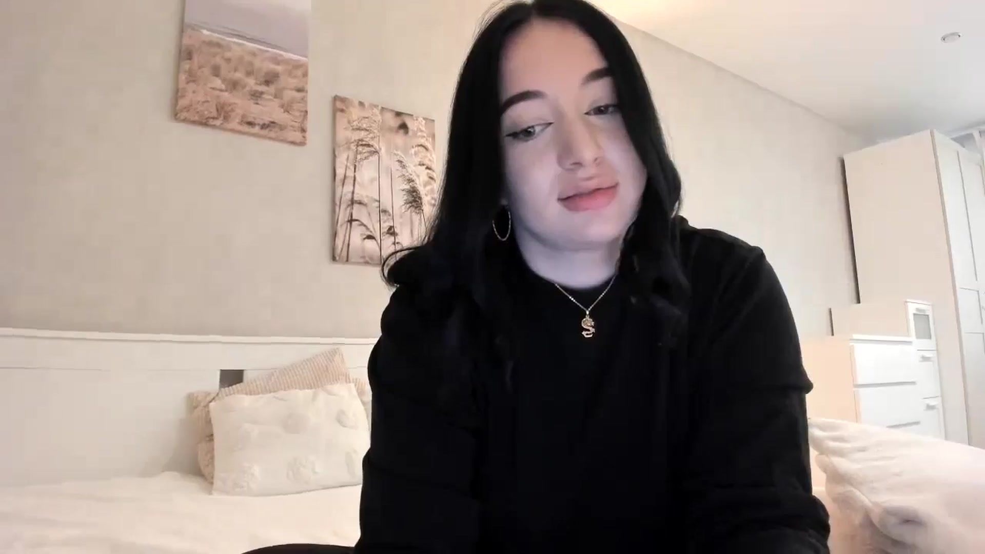 Gallery image thumbnail from BoredRoom's myfreecams stream on, 05/29/2024, 10:18 image 10 of 20
