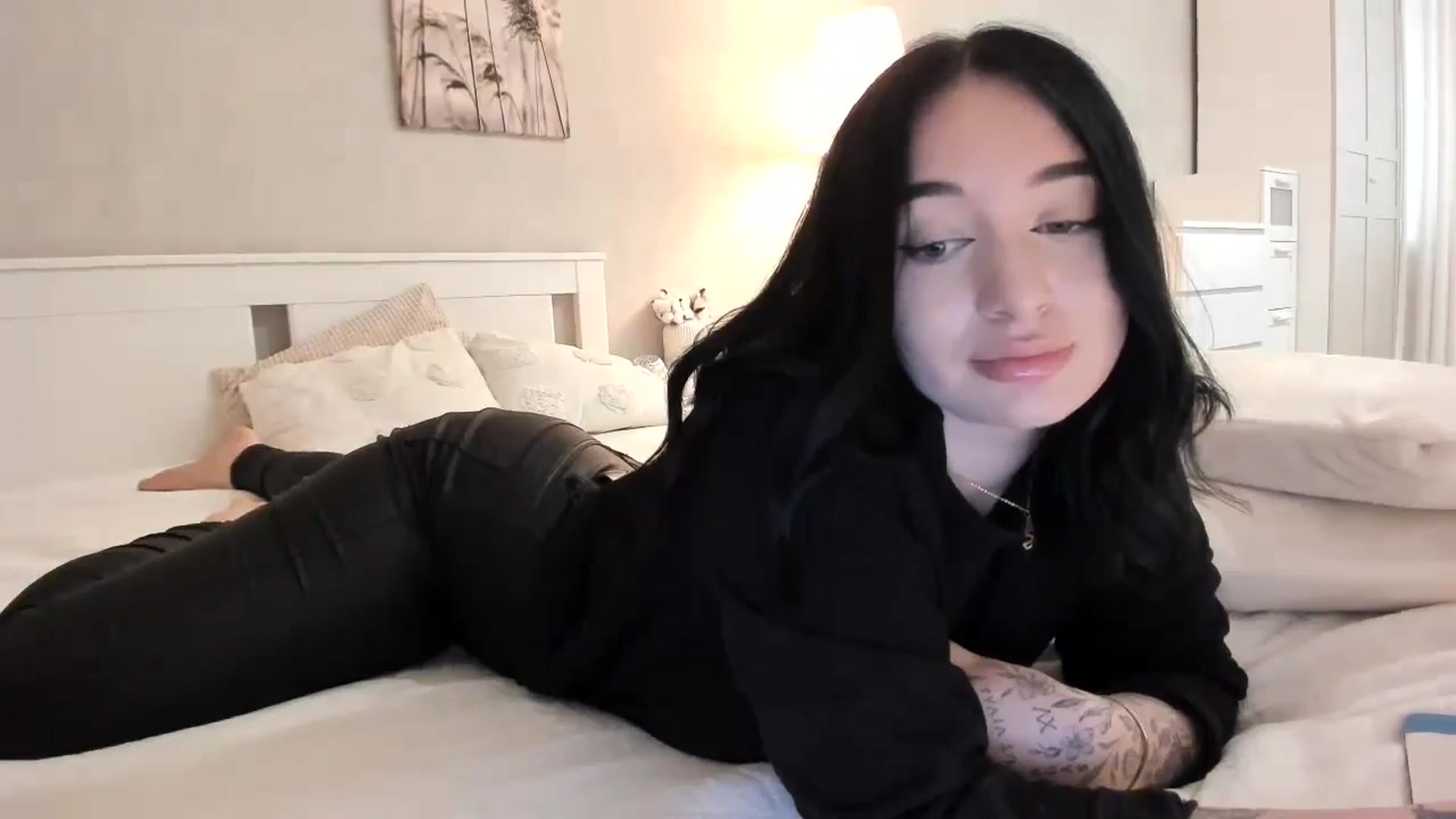 Gallery image thumbnail from BoredRoom's myfreecams stream on, 05/29/2024, 11:36 image 15 of 20