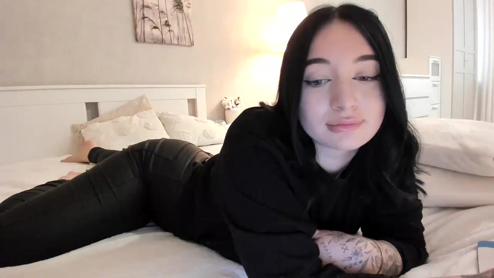 Gallery image thumbnail from BoredRoom's myfreecams stream on, 05/29/2024, 11:36 image 13 of 20