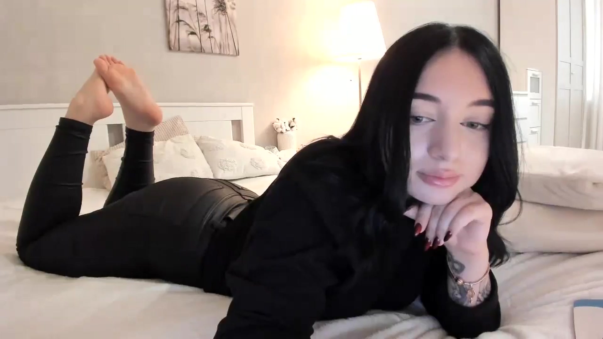 Gallery image thumbnail from BoredRoom's myfreecams stream on, 05/29/2024, 11:36 image 18 of 20