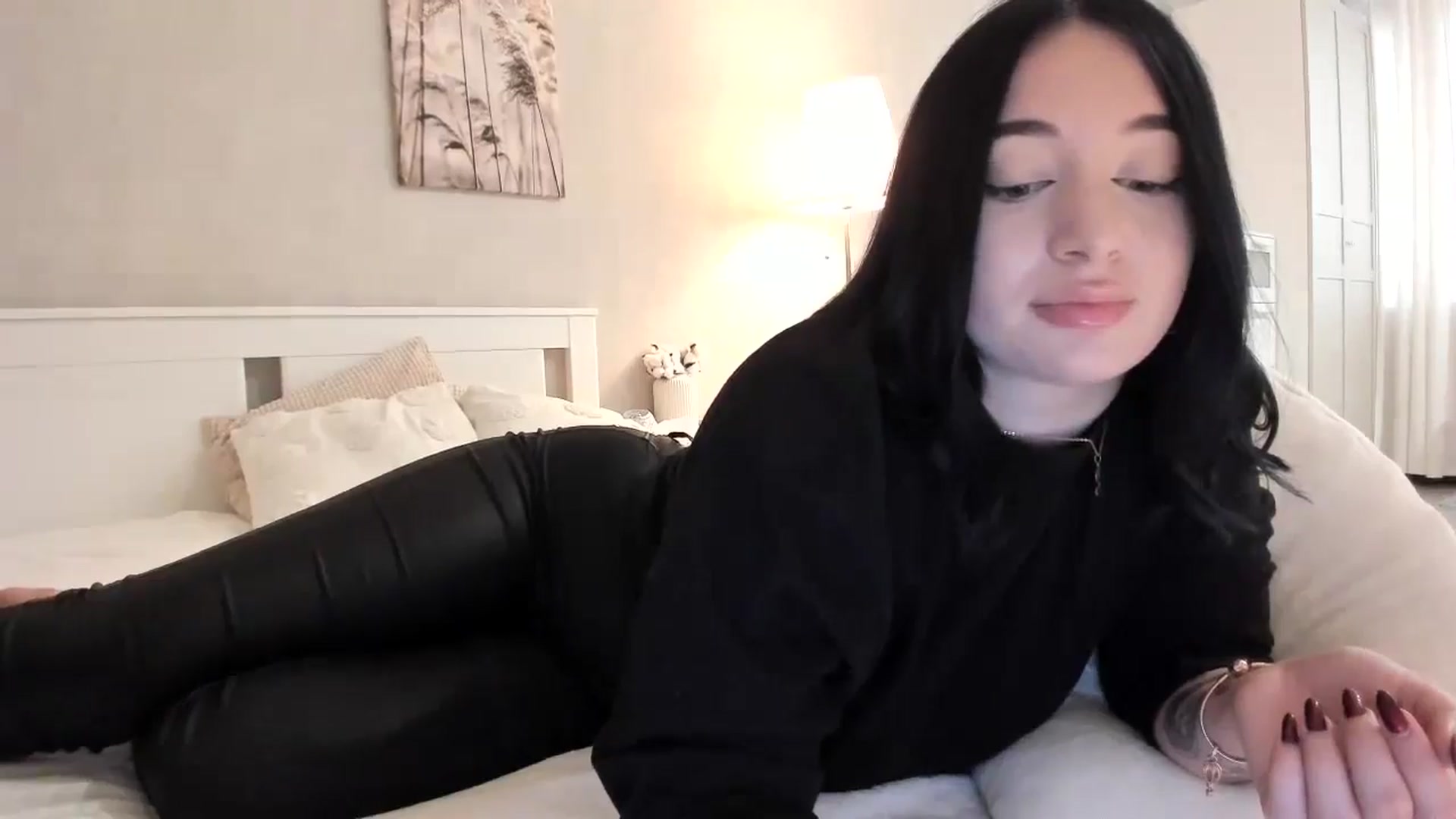 Gallery image thumbnail from BoredRoom's myfreecams stream on, 05/29/2024, 11:36 image 8 of 20