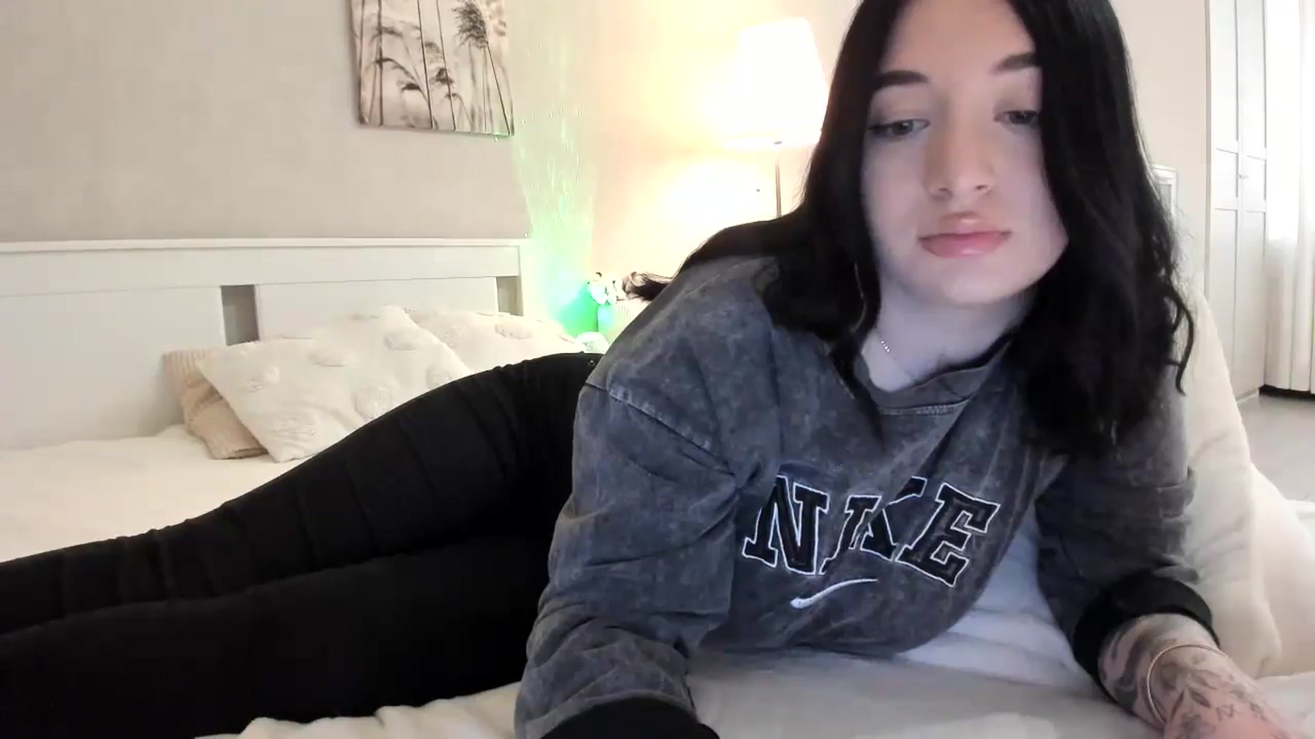 Gallery image thumbnail from BoredRoom's myfreecams stream on, 06/03/2024, 07:37 image 2 of 20