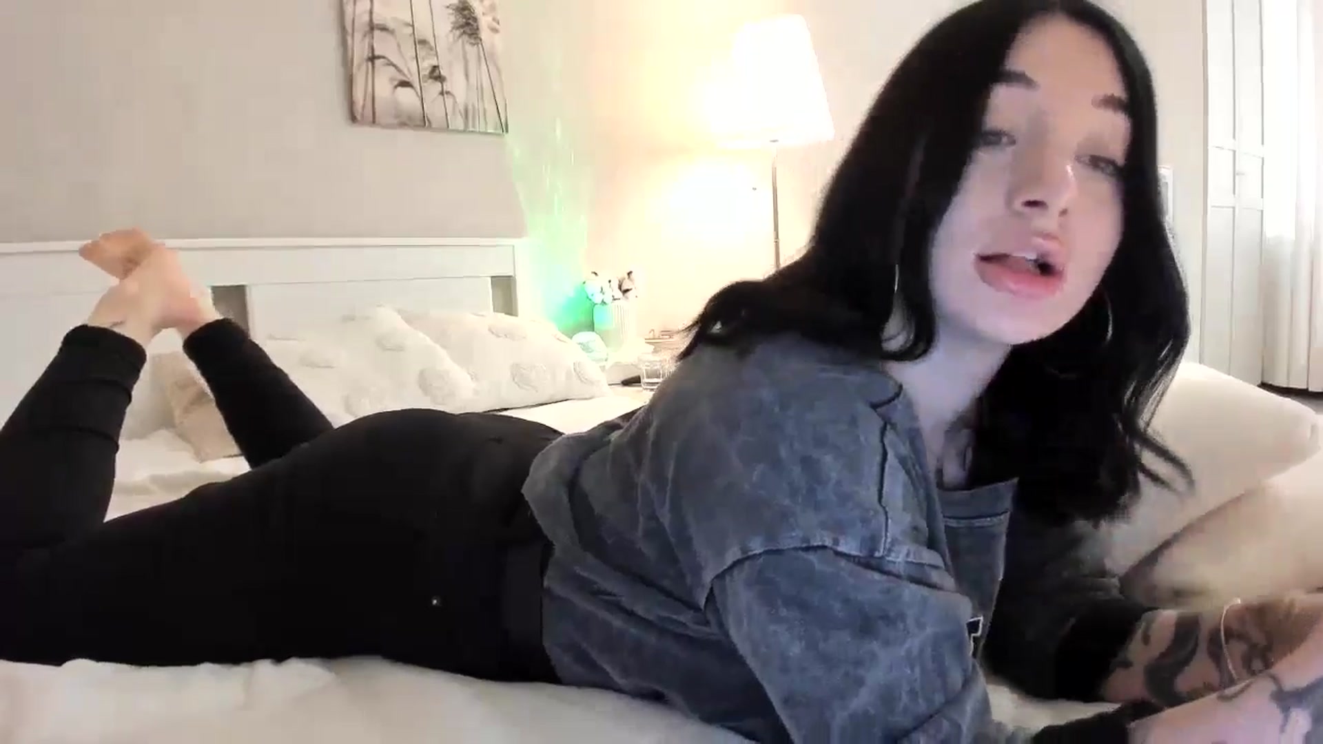 Gallery image thumbnail from BoredRoom's myfreecams stream on, 06/03/2024, 07:37 image 19 of 20