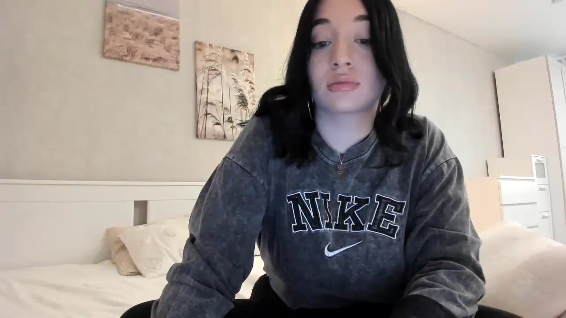 Gallery image thumbnail from BoredRoom's myfreecams stream on, 06/03/2024, 08:02 image 19 of 20