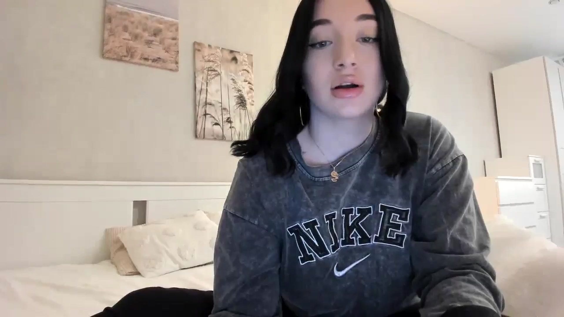 Gallery image thumbnail from BoredRoom's myfreecams stream on, 06/03/2024, 08:02 image 3 of 20