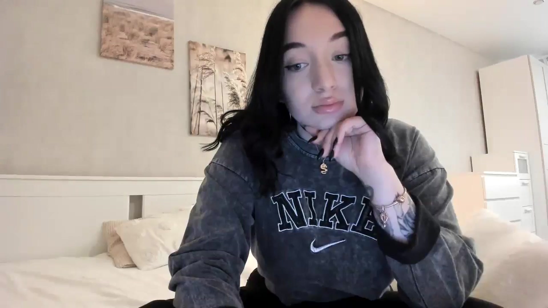 Gallery image thumbnail from BoredRoom's myfreecams stream on, 06/03/2024, 08:02 image 7 of 20