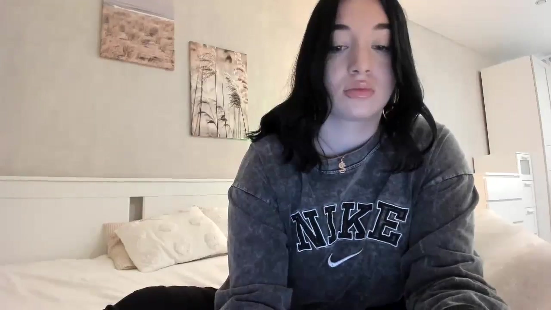 Gallery image thumbnail from BoredRoom's myfreecams stream on, 06/03/2024, 08:02 image 9 of 20