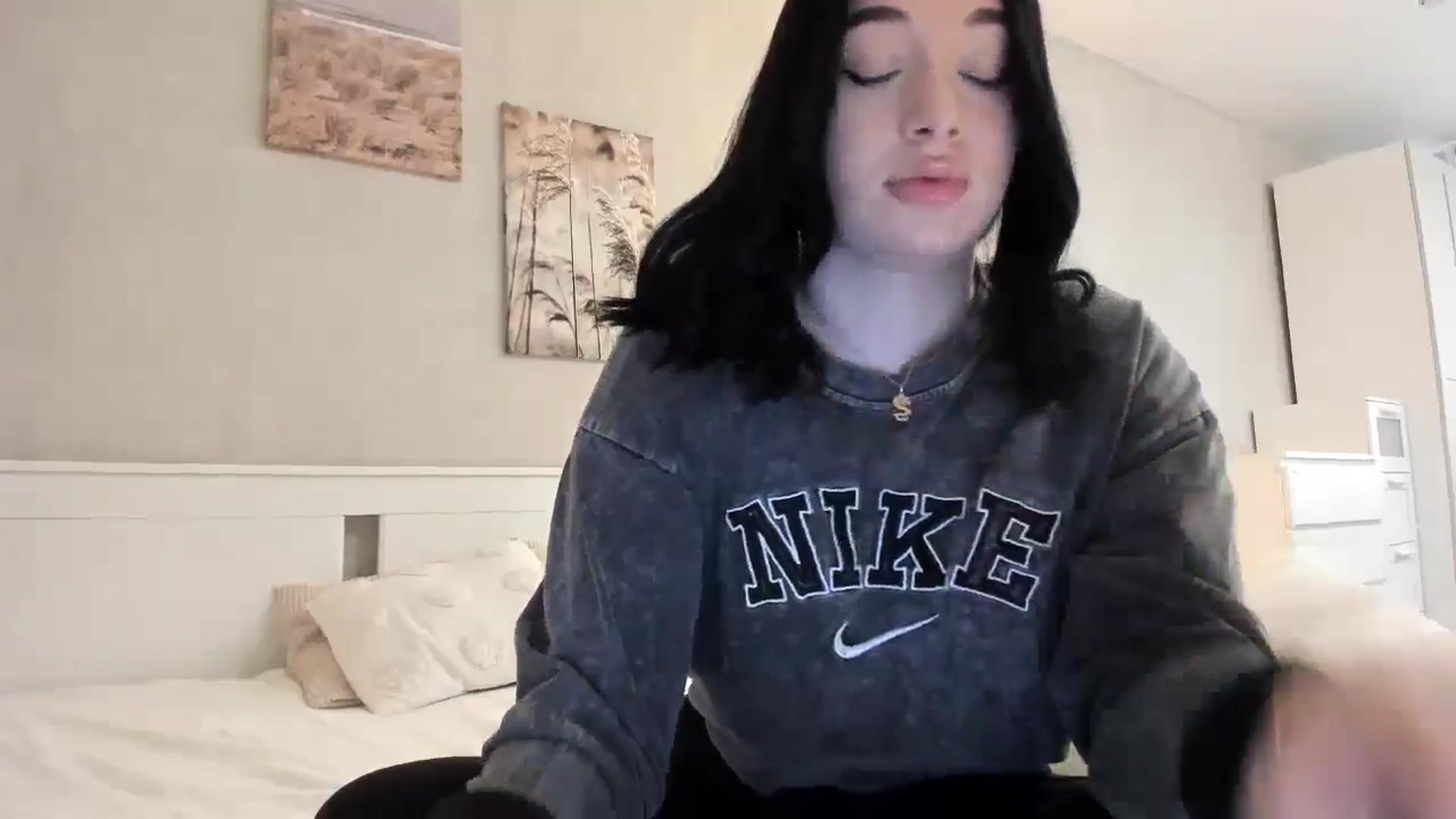 Gallery image thumbnail from BoredRoom's myfreecams stream on, 06/03/2024, 08:02 image 17 of 20