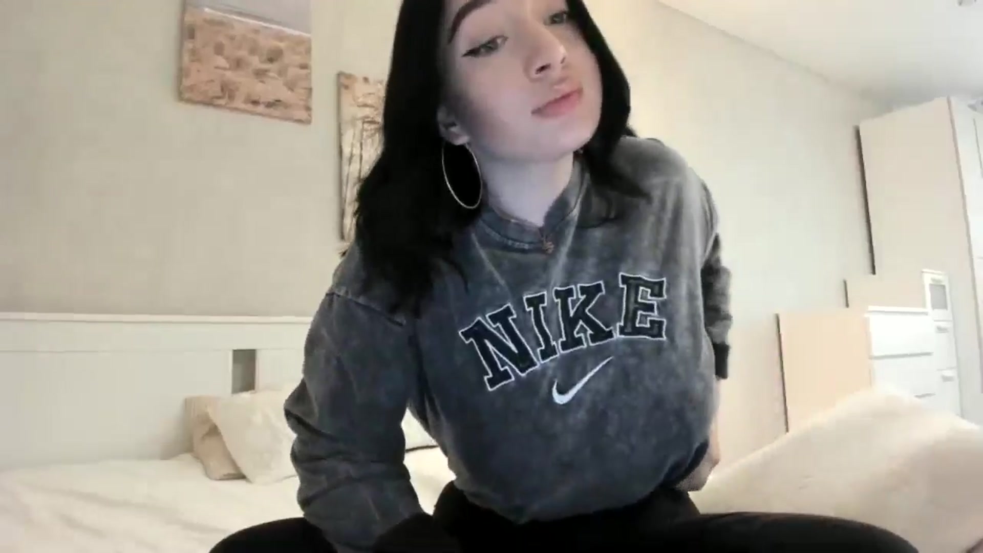 Gallery image thumbnail from BoredRoom's myfreecams stream on, 06/03/2024, 08:02 image 18 of 20