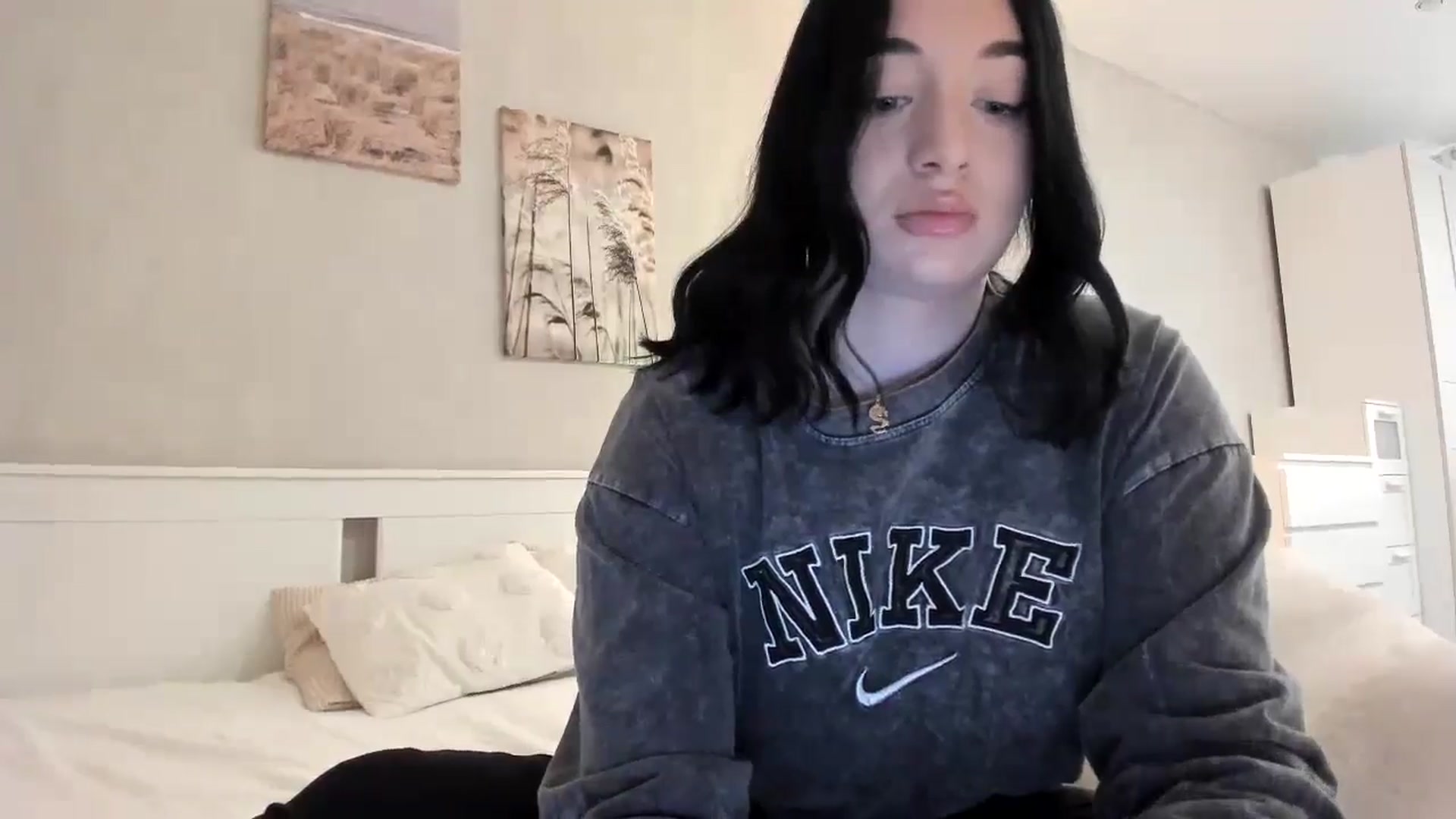 Gallery image thumbnail from BoredRoom's myfreecams stream on, 06/03/2024, 08:02 image 13 of 20