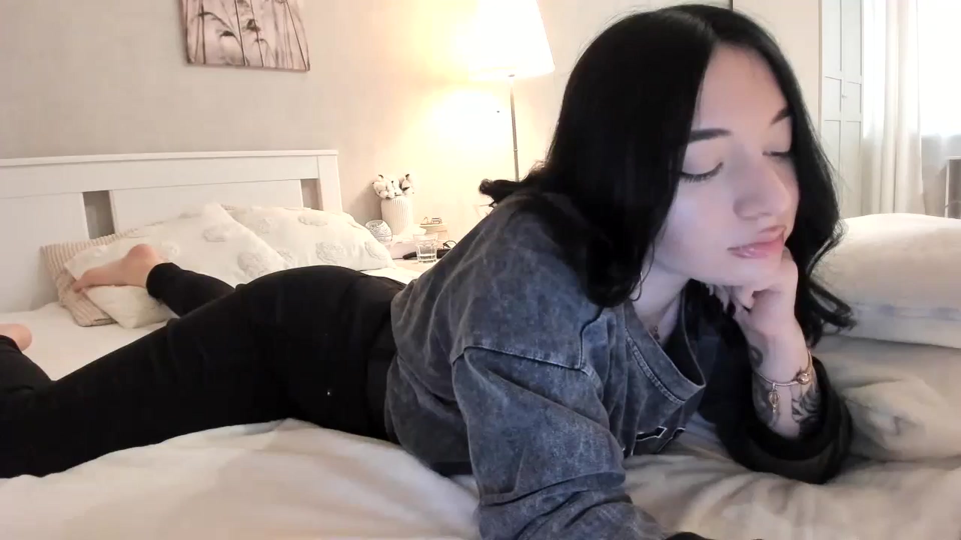 Gallery image thumbnail from BoredRoom's myfreecams stream on, 06/03/2024, 09:18 image 15 of 20